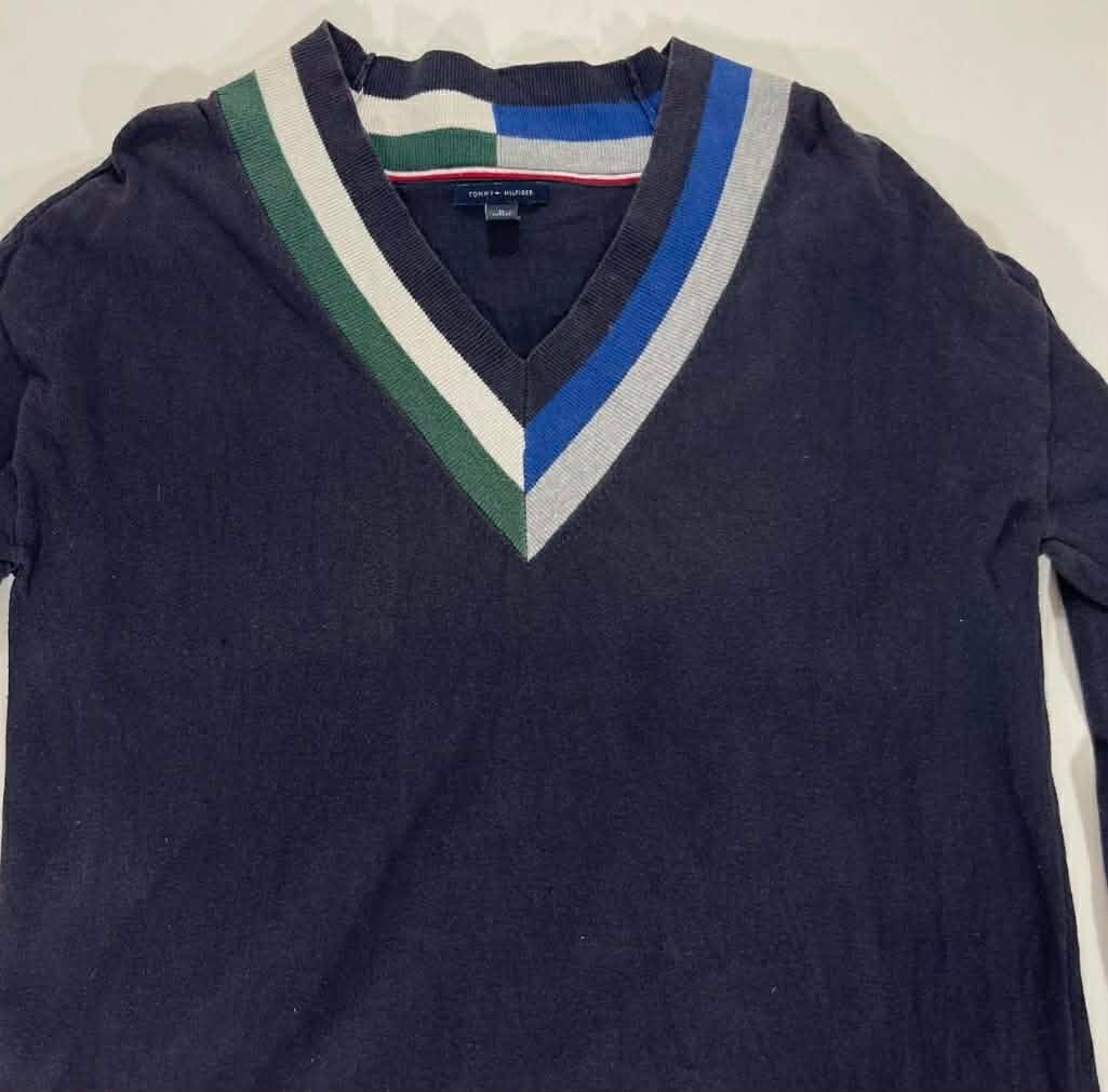 VINTAGE TOMMY HILFIGER NAVY BLUE STRIPED SWEATER (M-L)