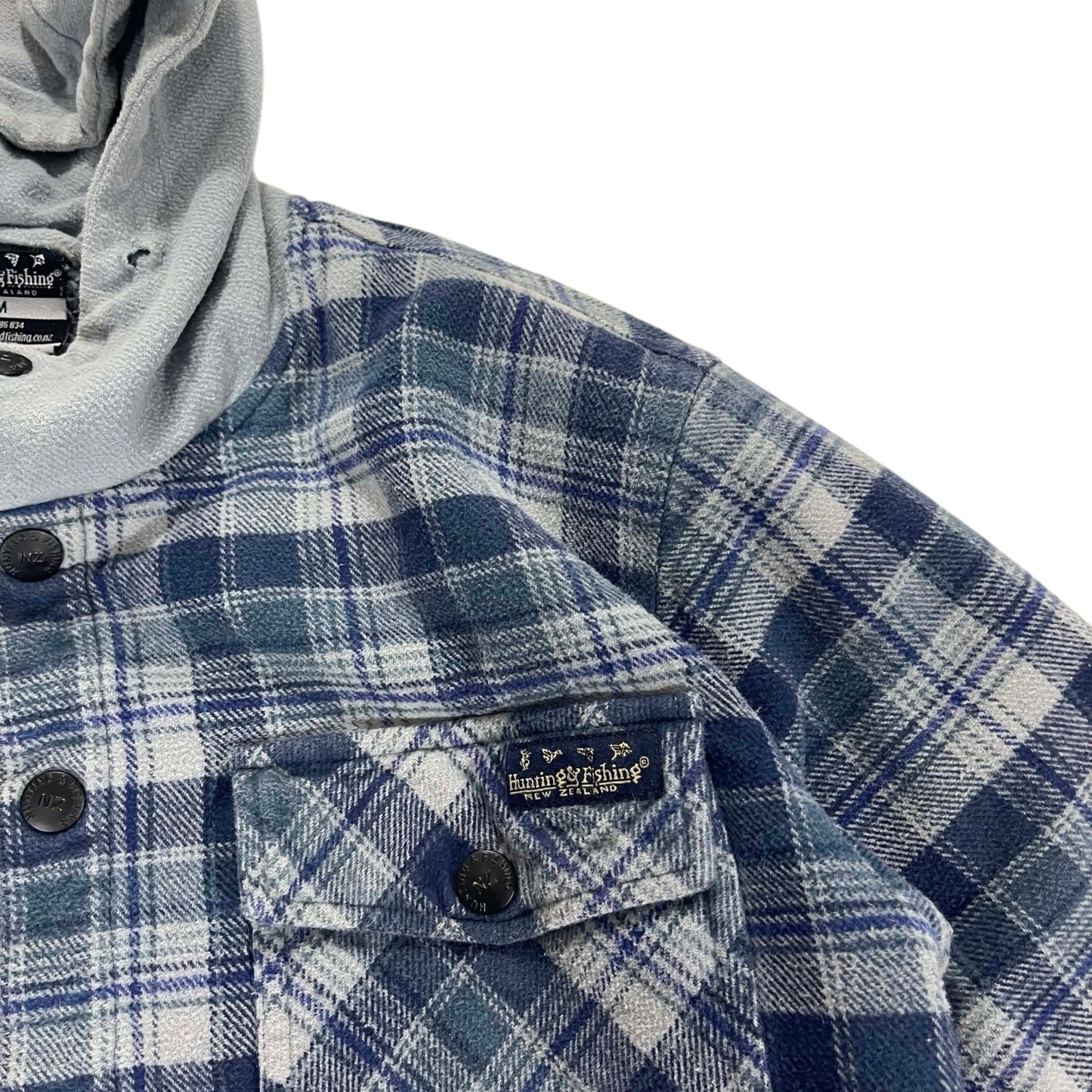 VINTAGE HUNTING & FISHING BLUE & WHITE PLAID FLANNEL JACKET (M)