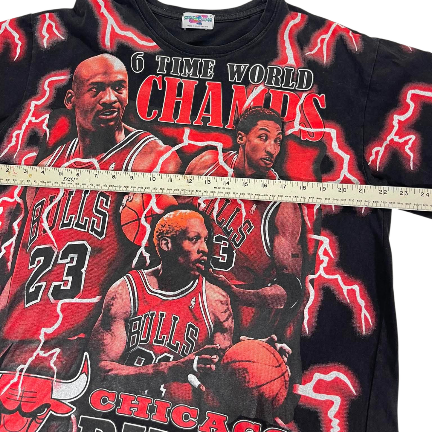 AOP FRONT CHICAGO BULLS BLACK MULTI COLOURED T-SHIRT (XL)