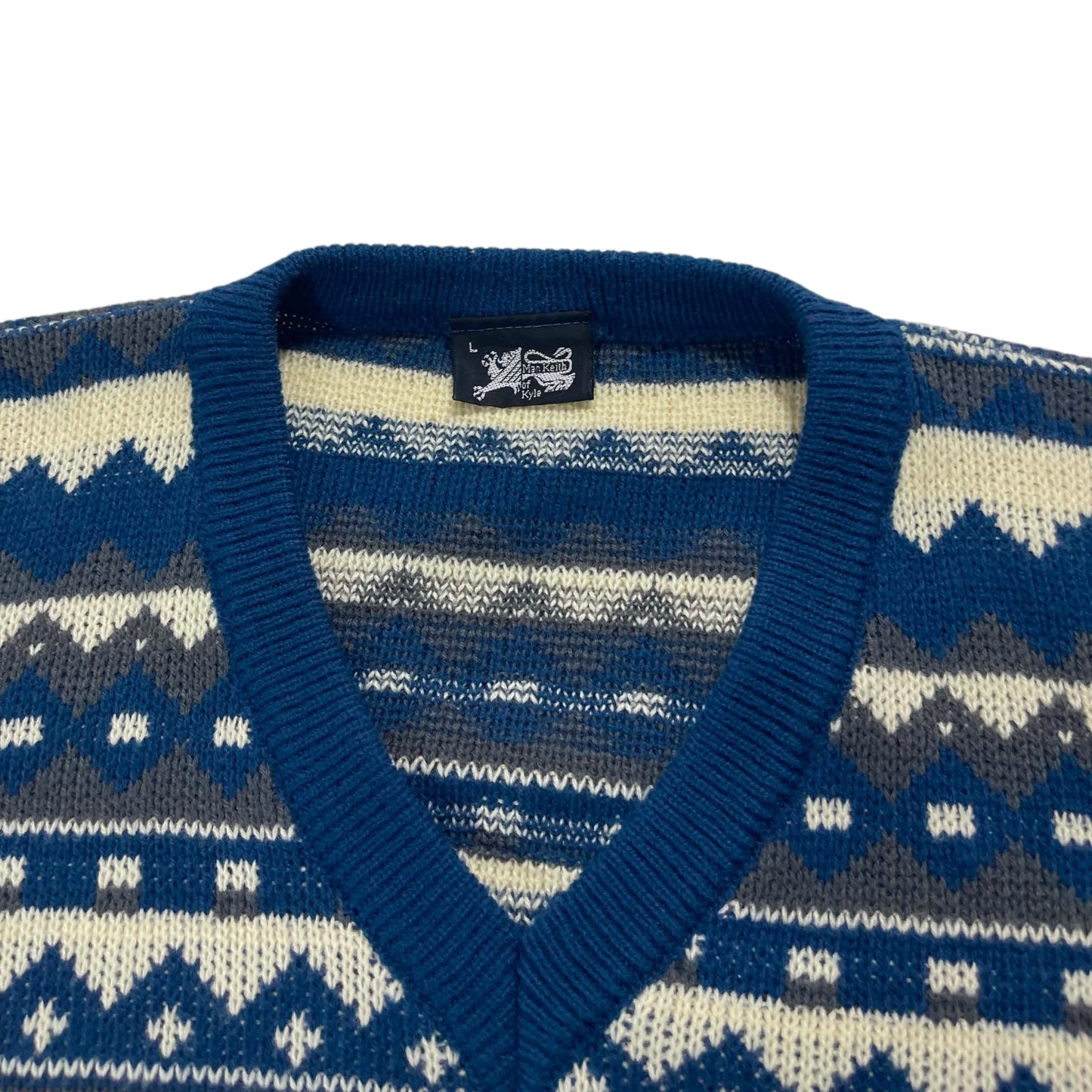 90S BLUE & CREAM GEOMETRIC V-NECK (L)