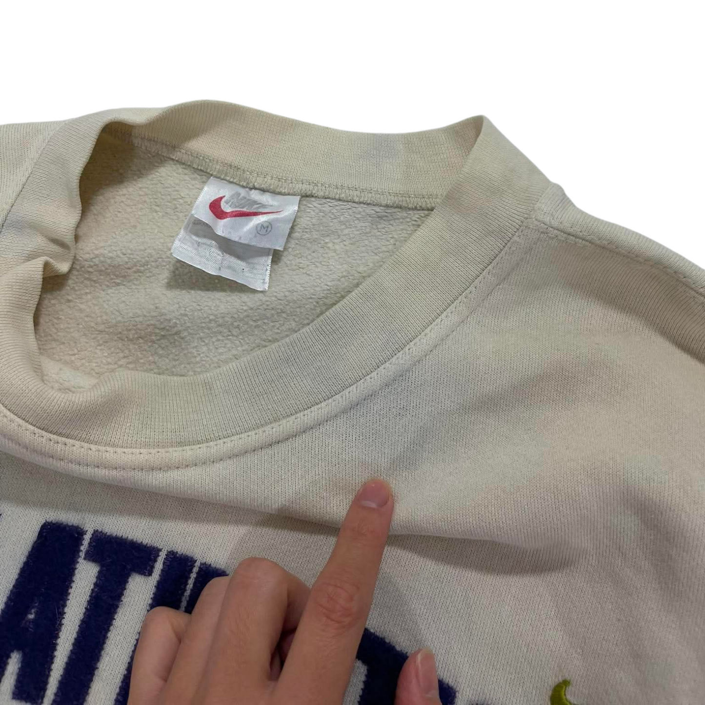 VINTAGE SPELLOUT NIKE ATHLETICS CREAM SWEATSHIRT (M-L)