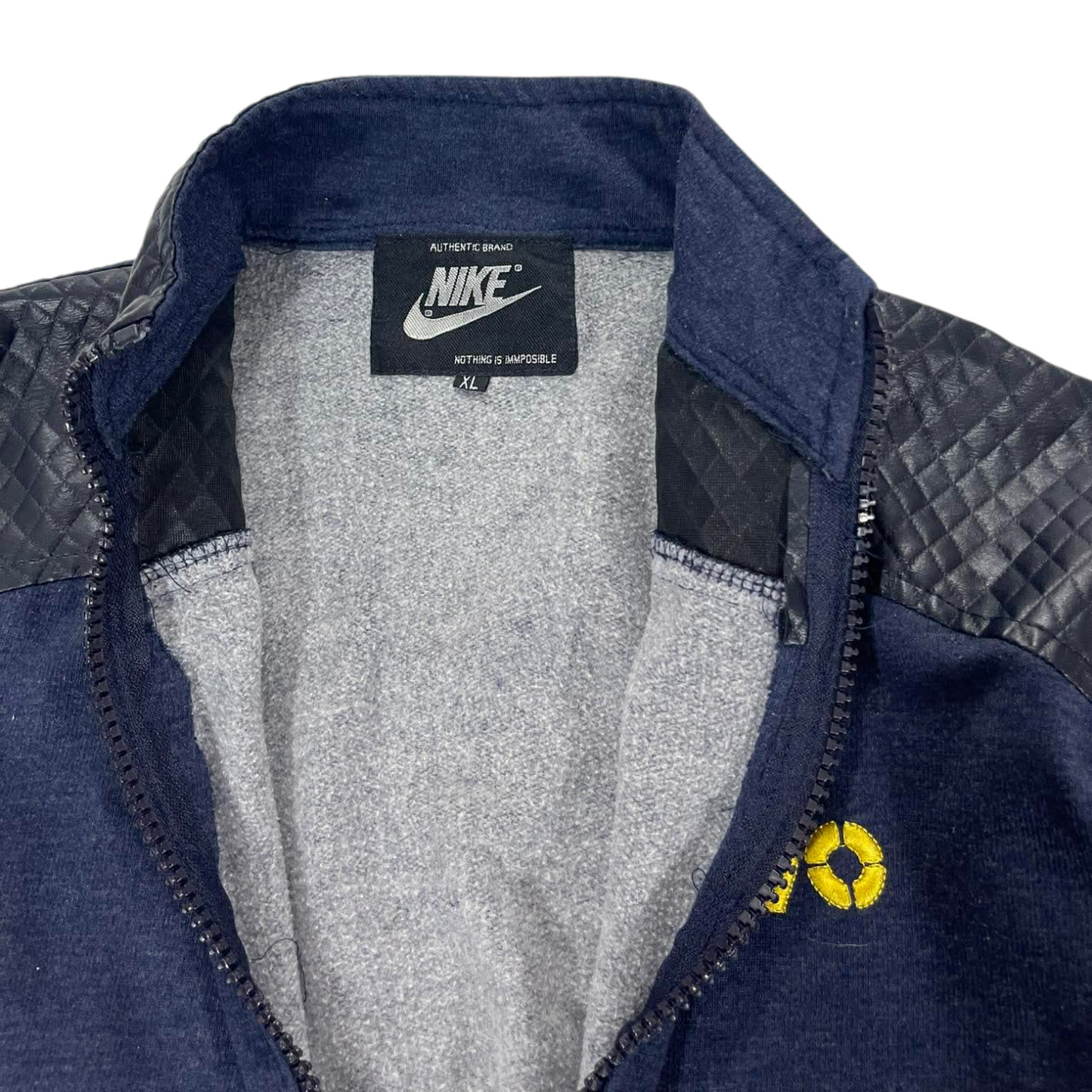 NIKE T90 NAVY BLUE ZIP UP JACKET WITH QUALIFIED SLEEVES AND POCKETS (M)