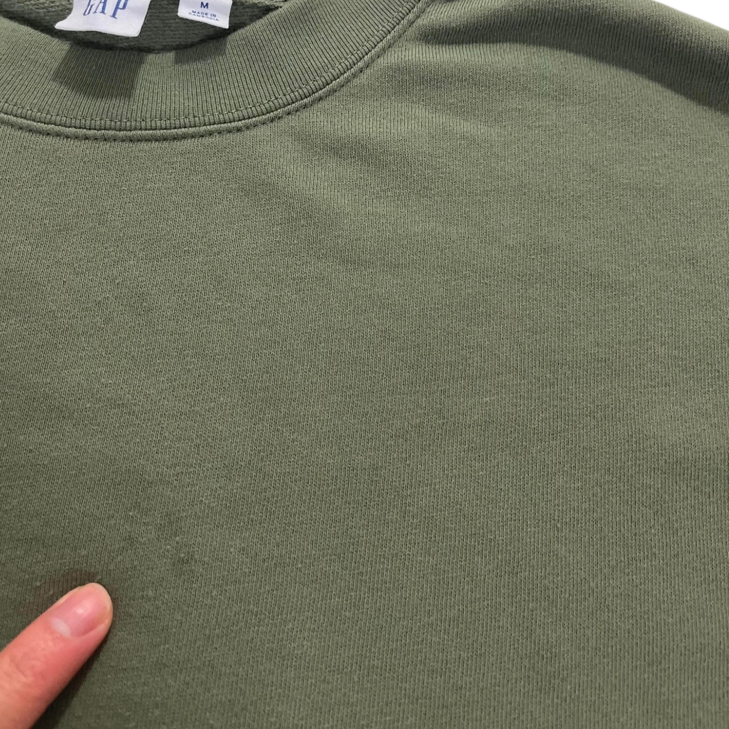GAP OLIVE GREEN CREWNECK (M)