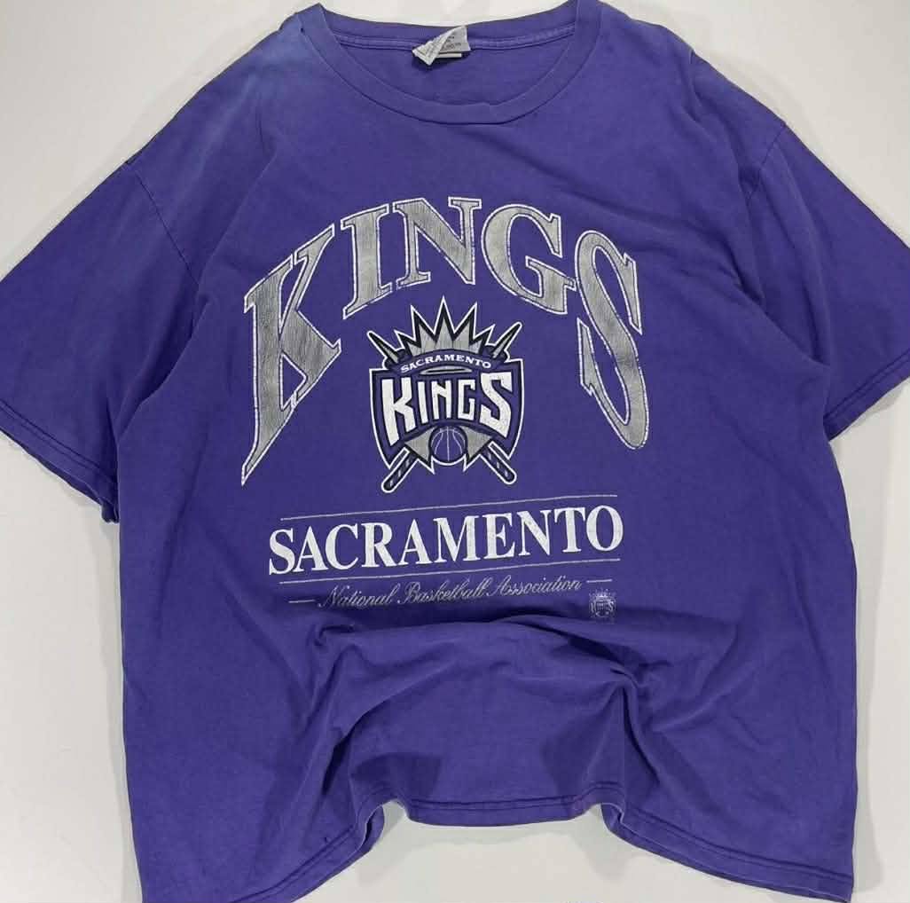 VINTAGE SACRAMENTO KINGS NBA TEE (XL)