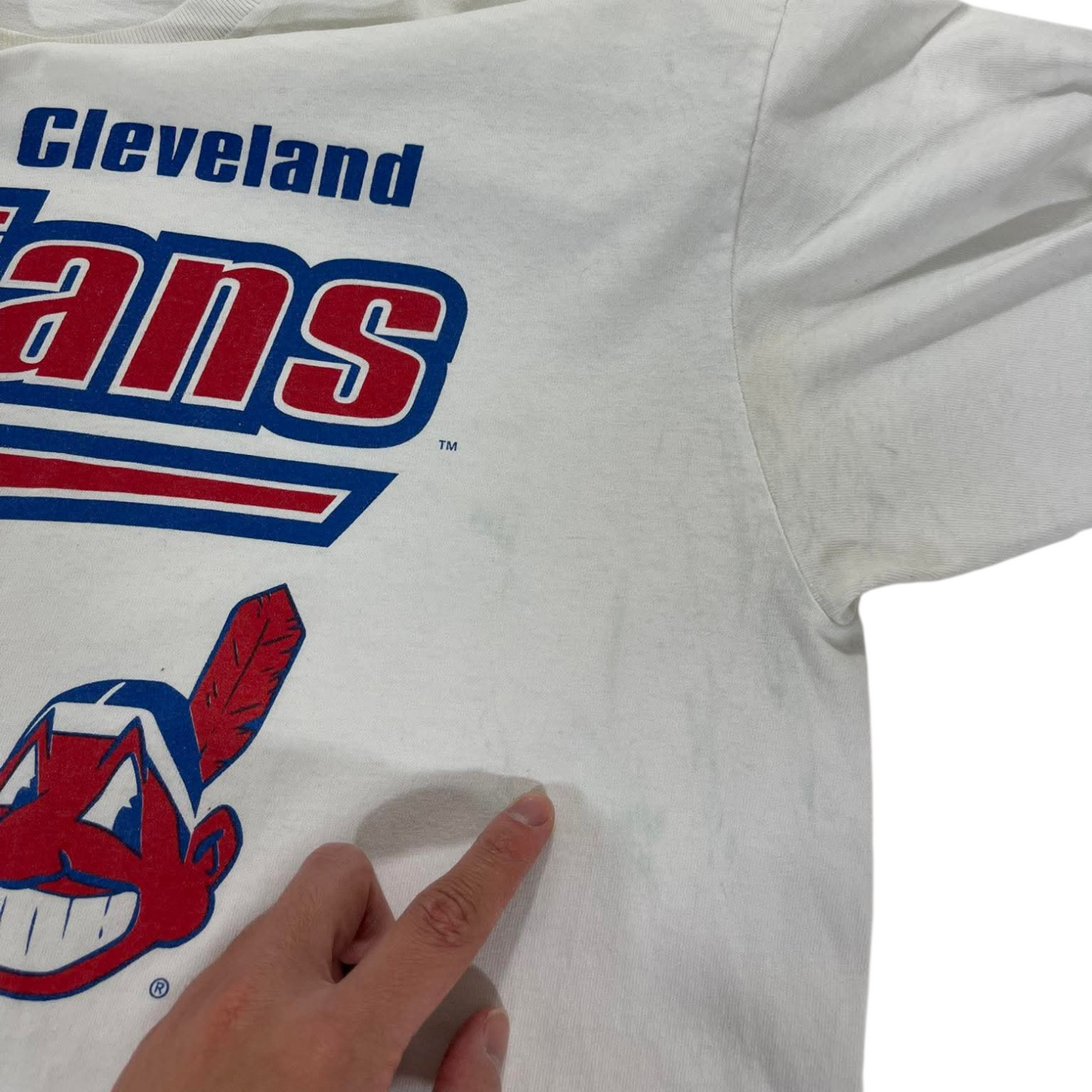 CLEVELAND INDIANS WHITE COTTON T-SHIRT (L-XL)