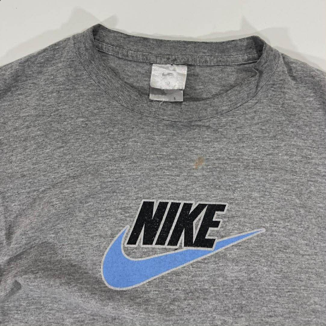 VINTAGE NIKE GREY COTTON T-SHIRT WITH BLUE SWOOSH (L)