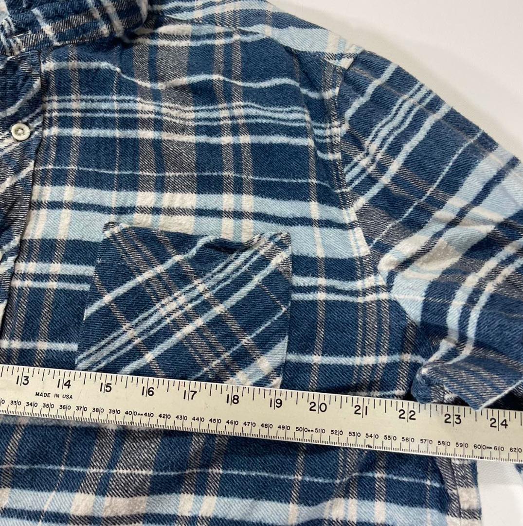 Y2K NAVY BLUE AND WHITE PLAID FLANNEL SHIRT (L)
