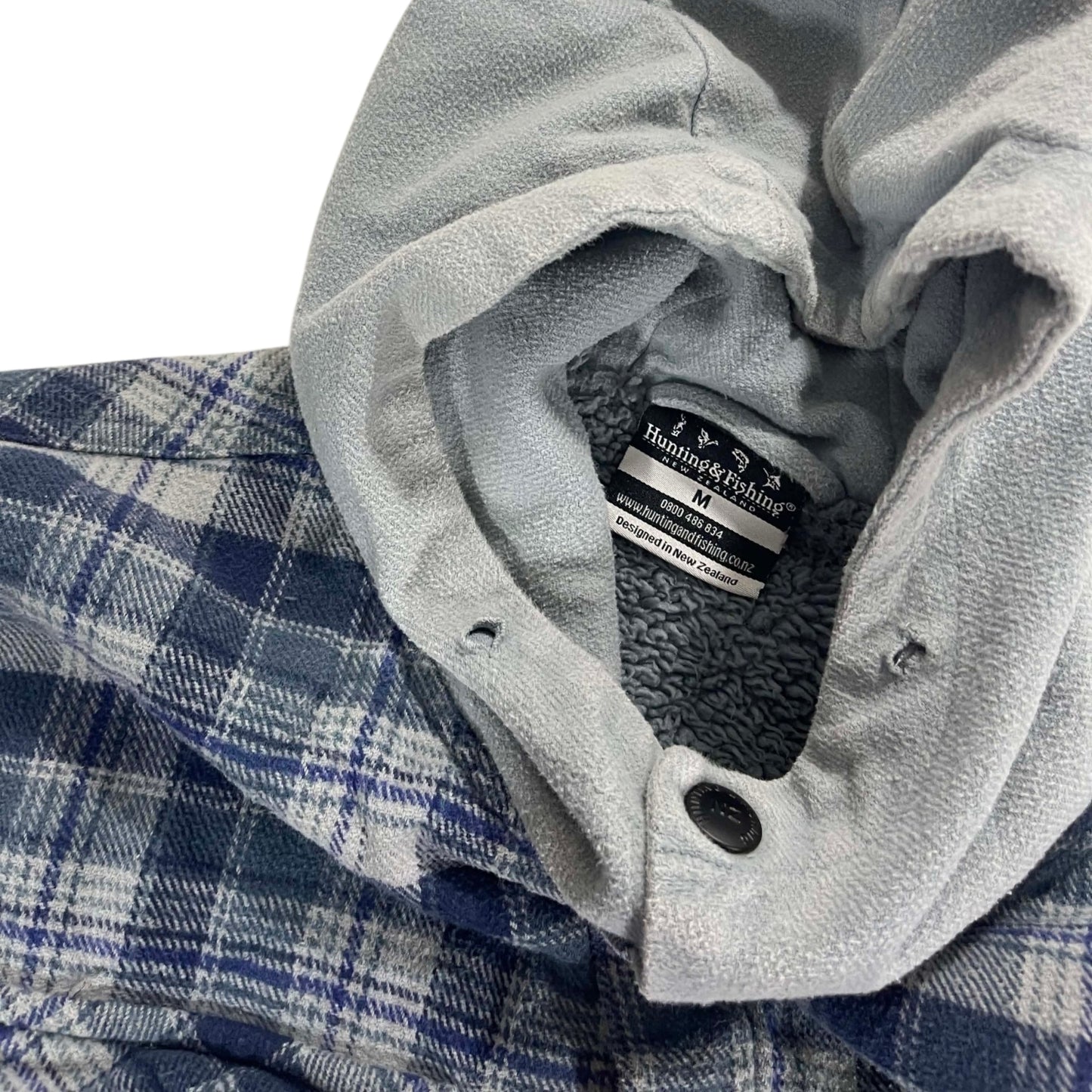 VINTAGE HUNTING & FISHING BLUE & WHITE PLAID FLANNEL JACKET (M)