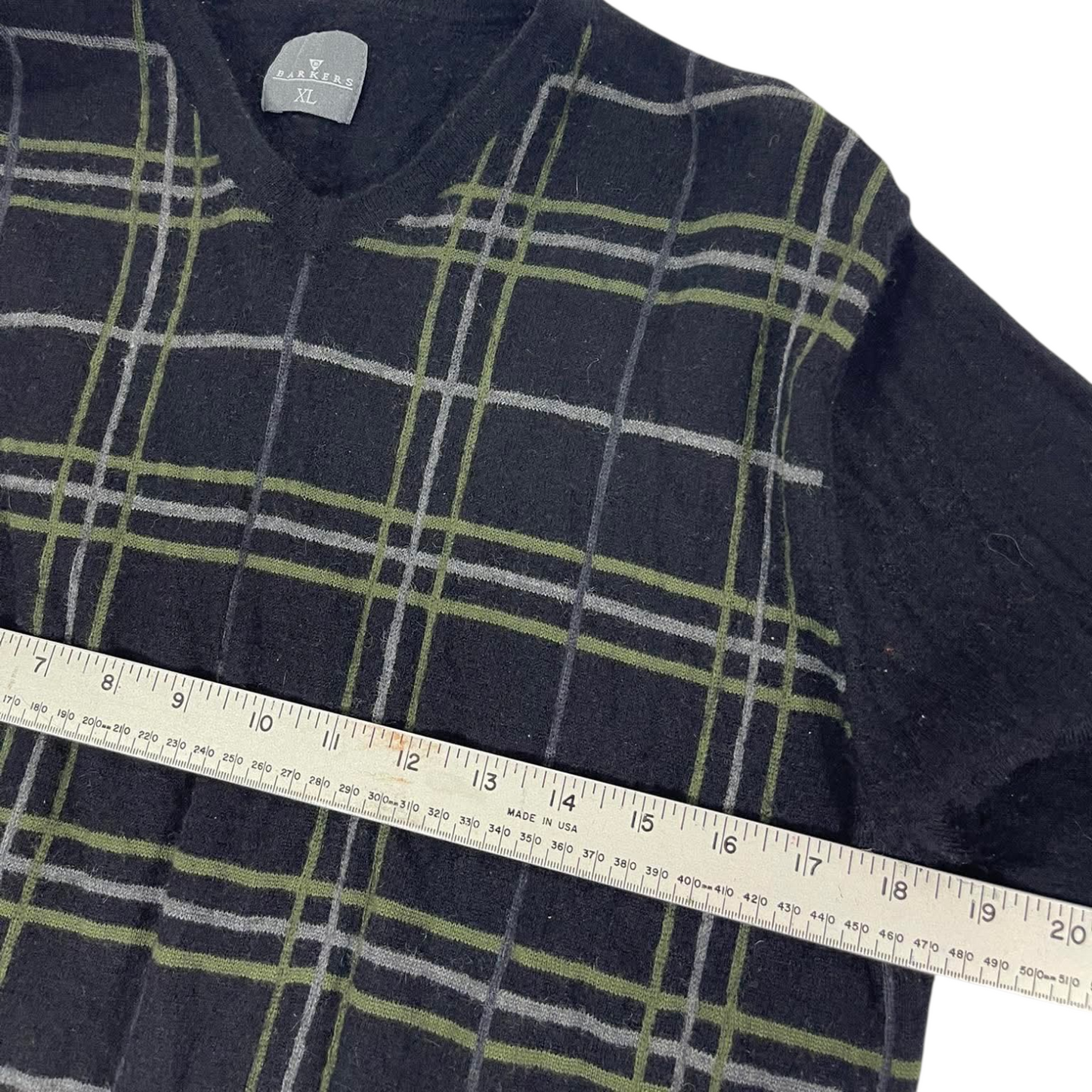 BARKERS PURE NEW WOOL PLAID SWEATER (M)