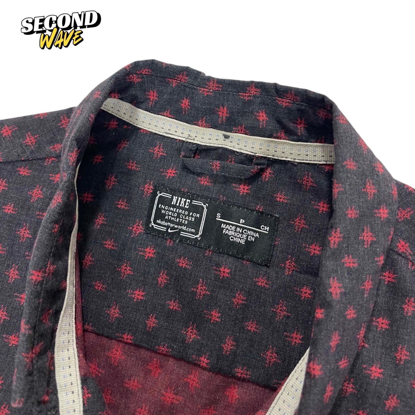 VINTAGE NIKE BLACK & RED BUTTON UP SHIRT (S)
