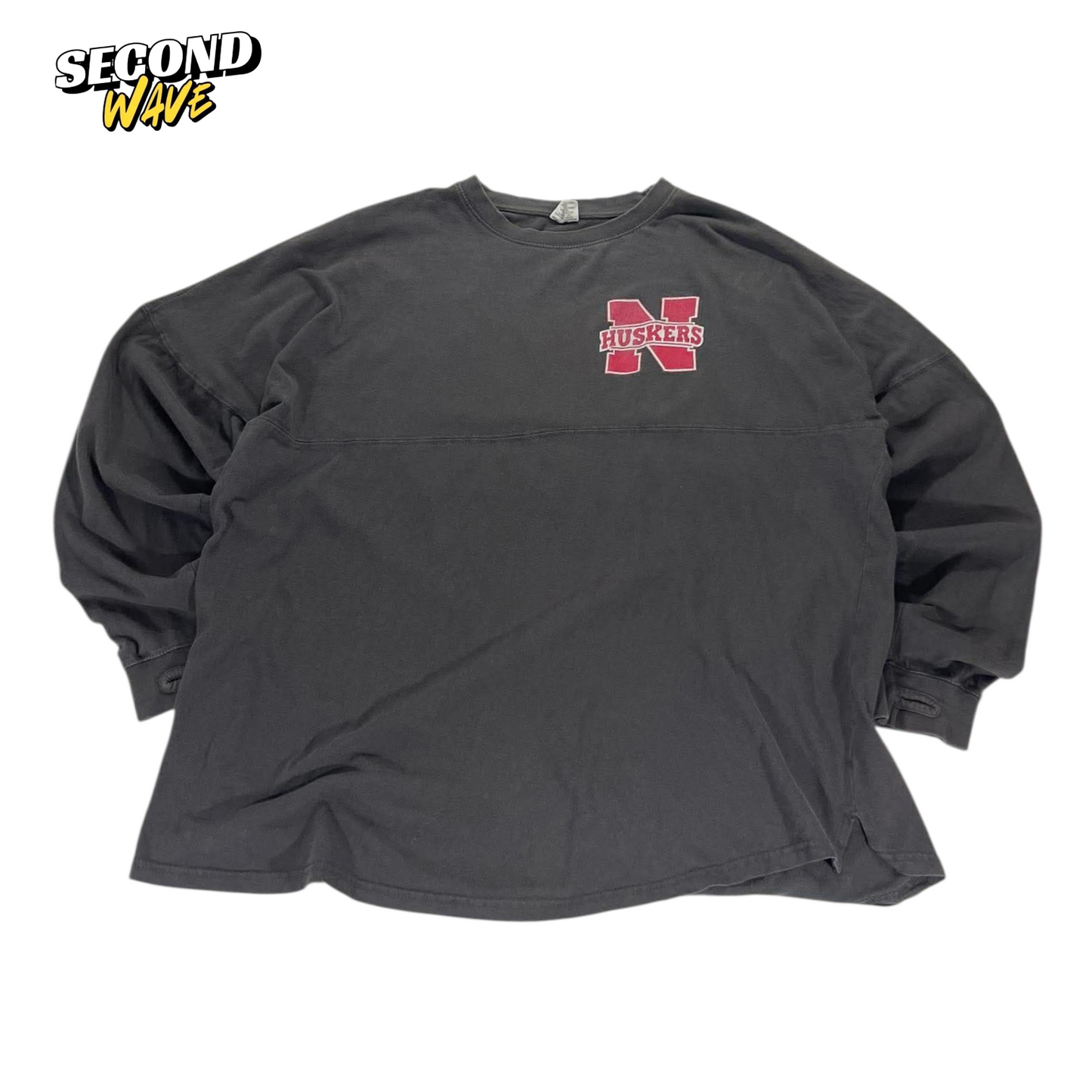 VINTAGE NEBRASKA HUSKERS WITH A BACKHIT LONG SLEEVE SHIRT (XL)