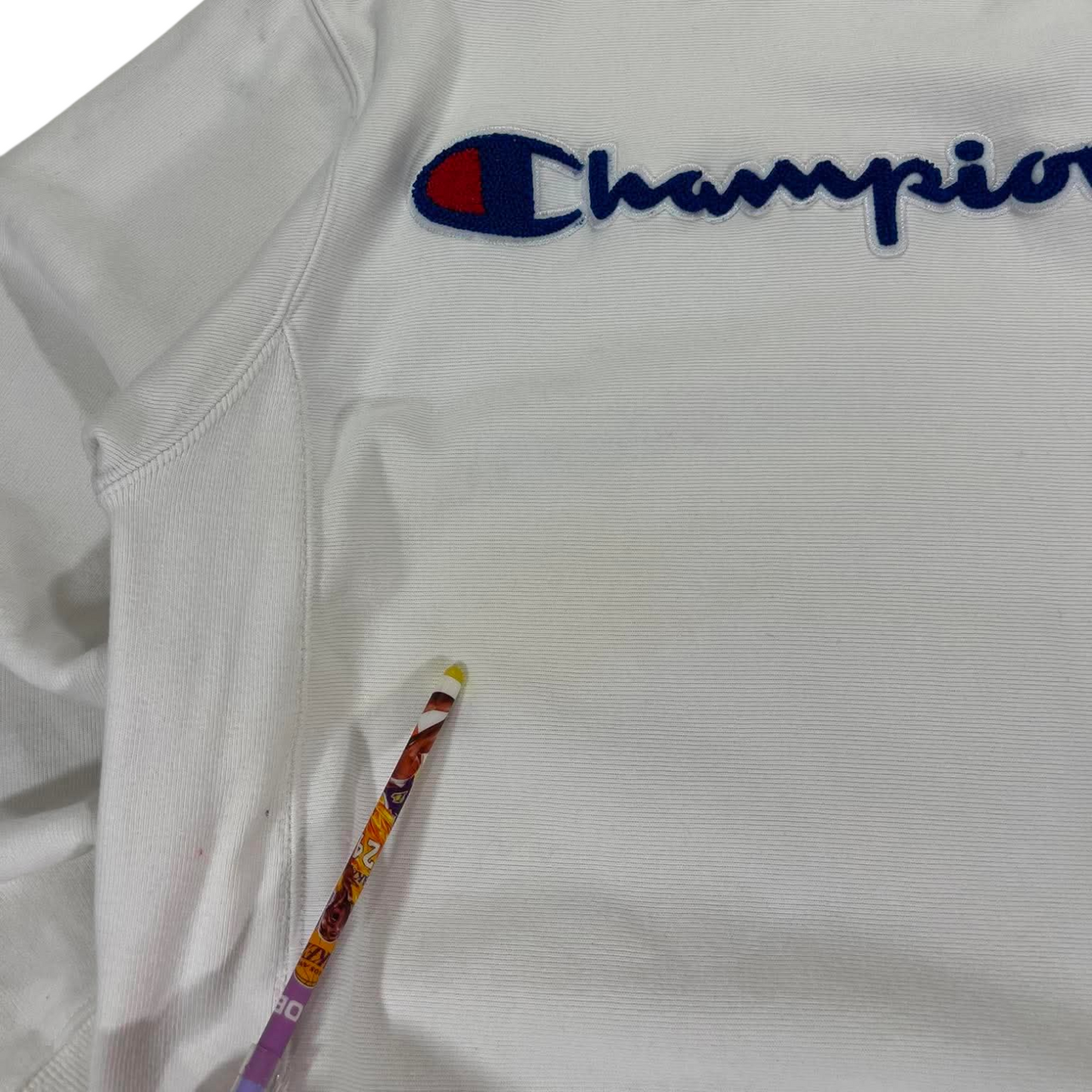 CHAMPION WHITE CREWNECK SWEATSHIRT WITH EMBROIDERED LOGO (S-M)