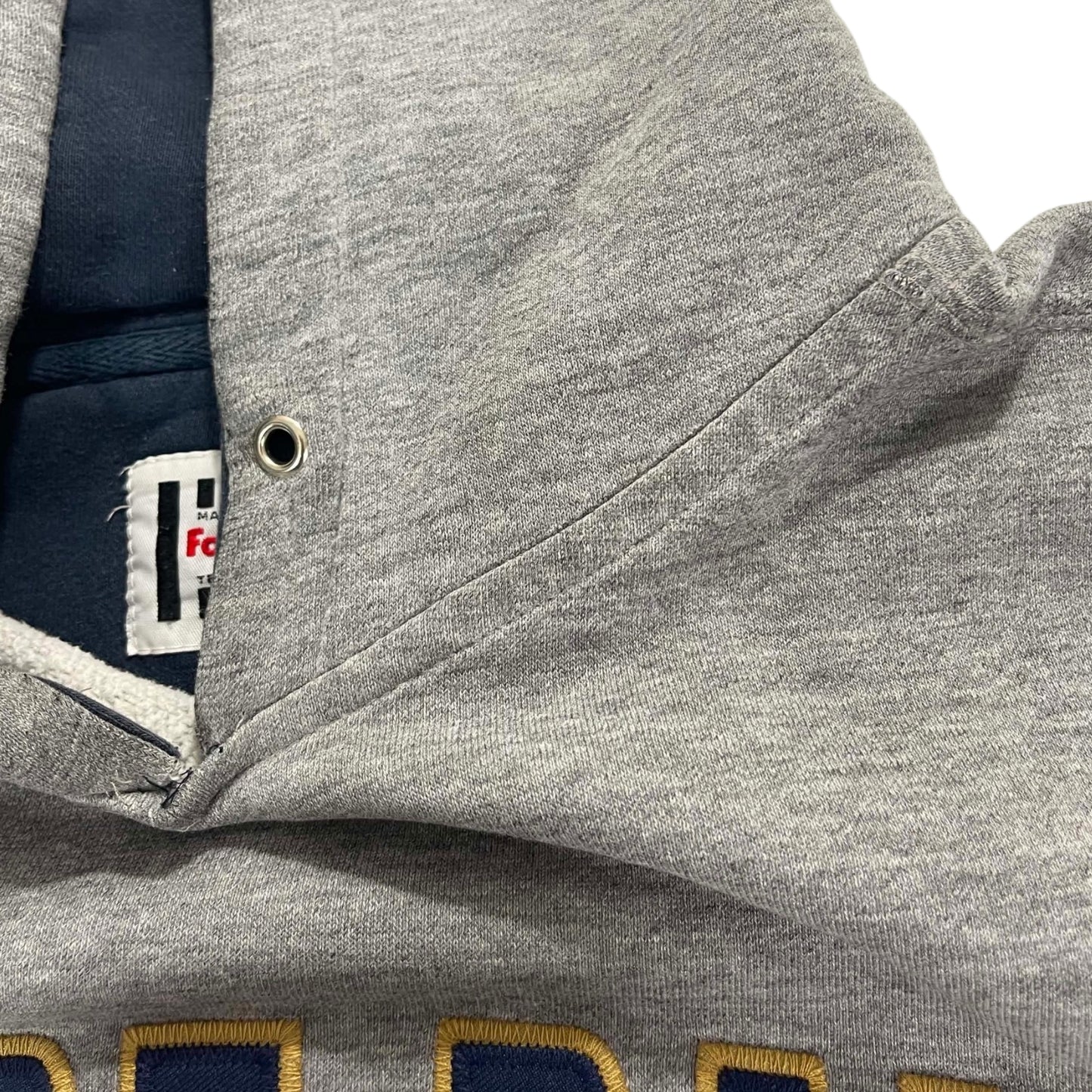 VINTAGE EMBROIDERED NOTRE DAME HOODIE (L)