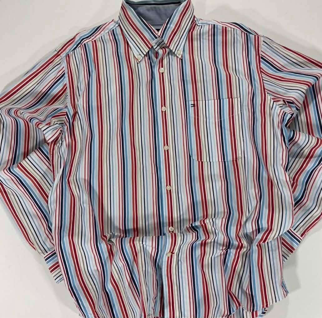 VINTAGE TOMMY HILFIGER RED & BLUE STRIPED BUTTON DOWN SHIRT (M-L)