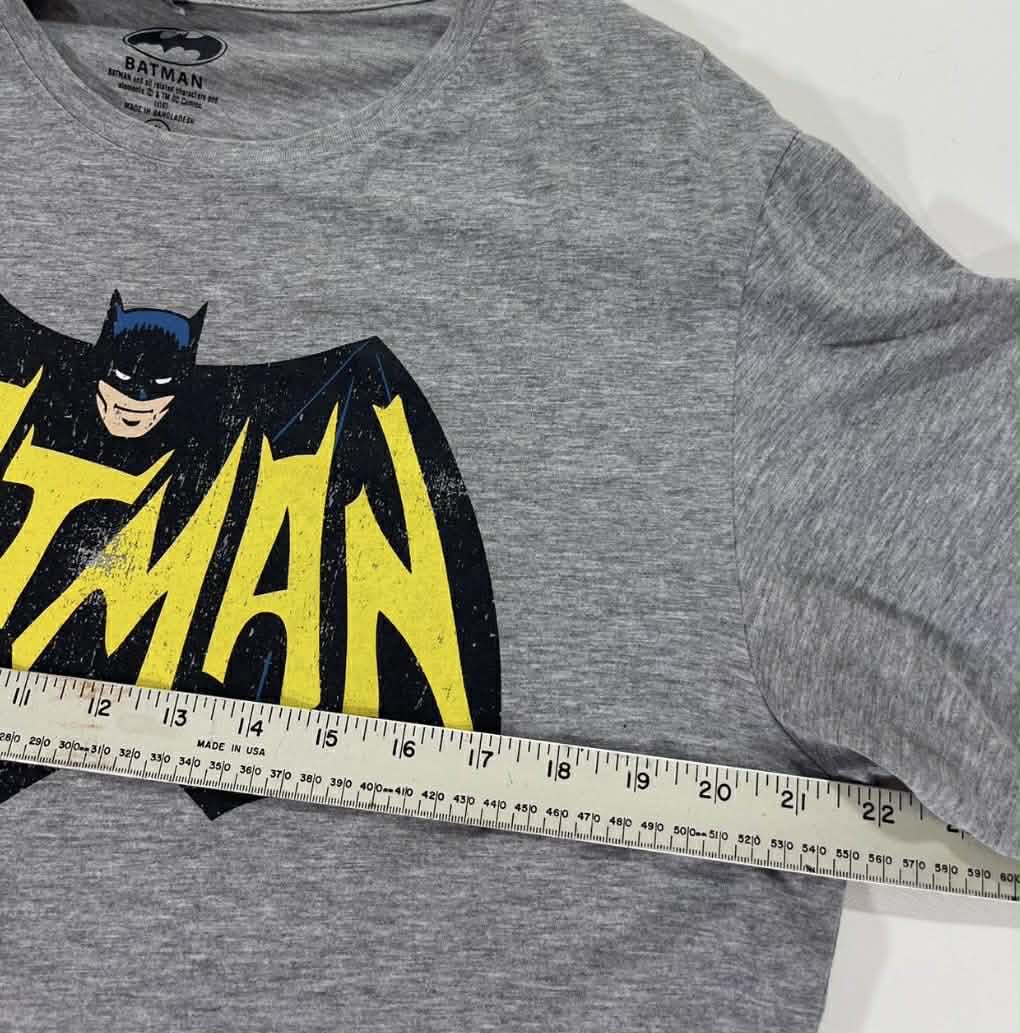 GREY BATMAN TEE WITH YELLOW GRAPHIC (L-XL)