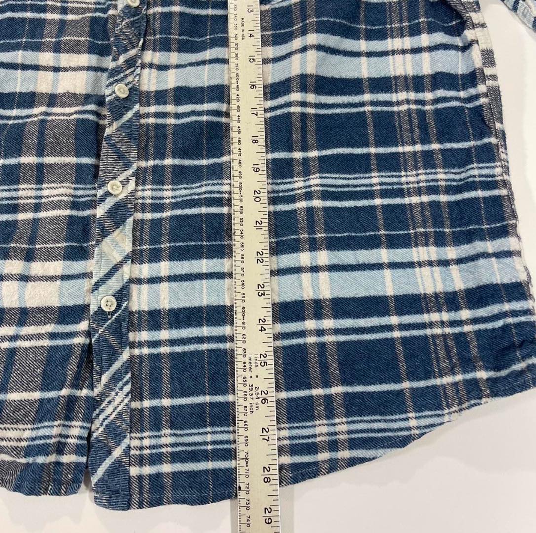 Y2K NAVY BLUE AND WHITE PLAID FLANNEL SHIRT (L)