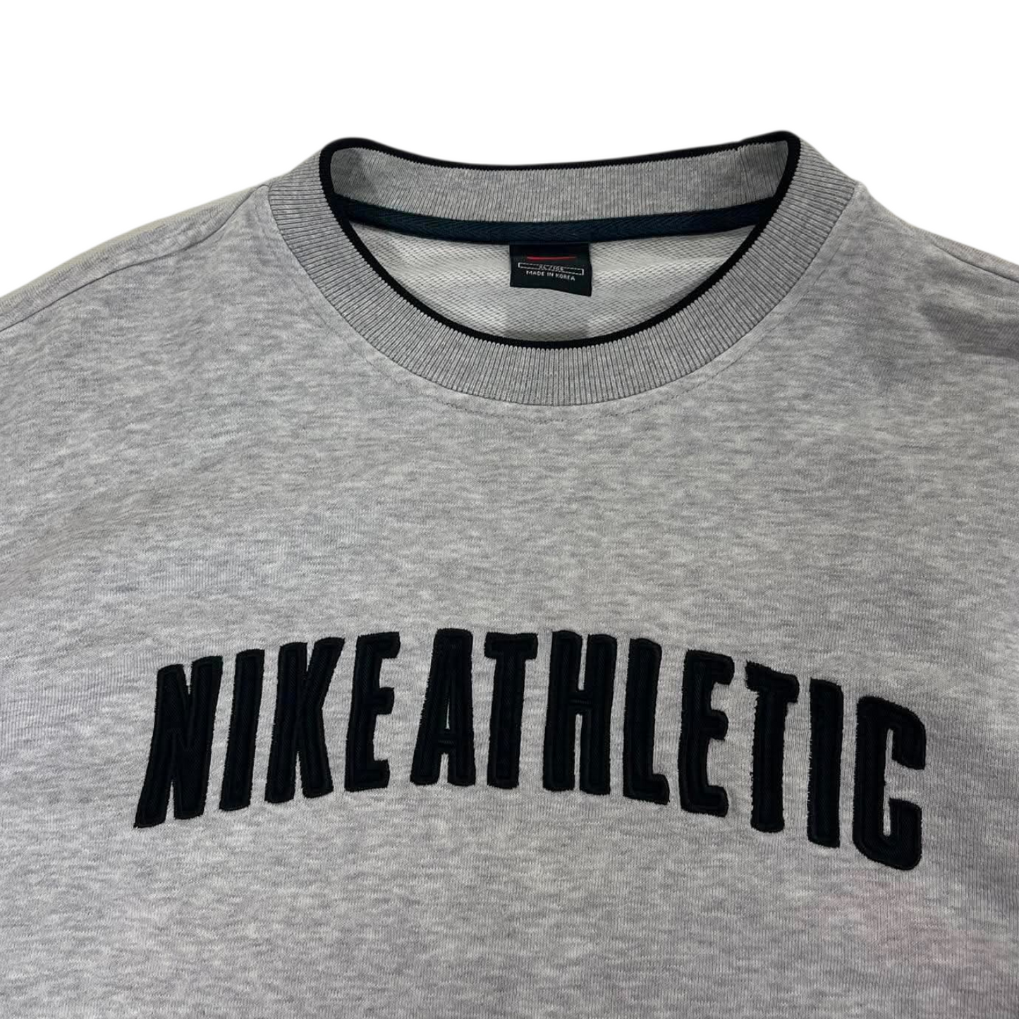 VINTAGE NIKE GREY ATHLETIC SPELLOUT CREWNECK SWEATSHIRT (L-XL)