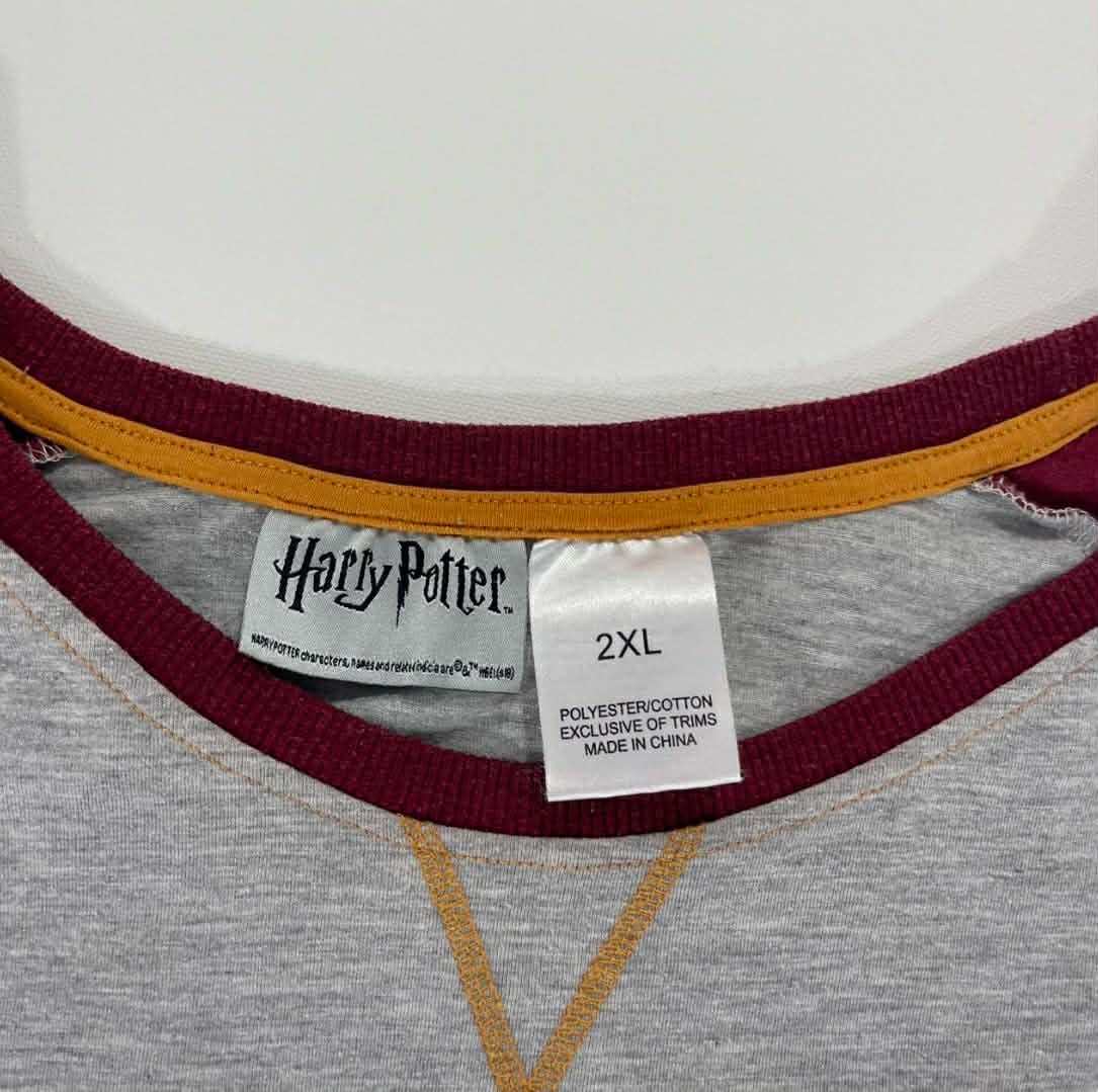 HARRY POTTER HOGWARTS GREY AND BURGUNDY LONG SLEEVE TOP (L-XL)