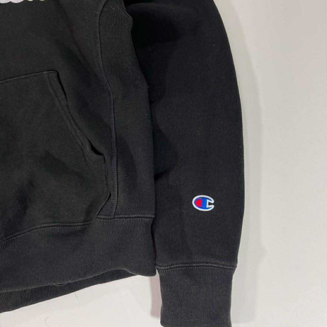 REVERSE WEAVE CHAMPION BLACK HOODIE WITH WHITE LOGO (S-M)