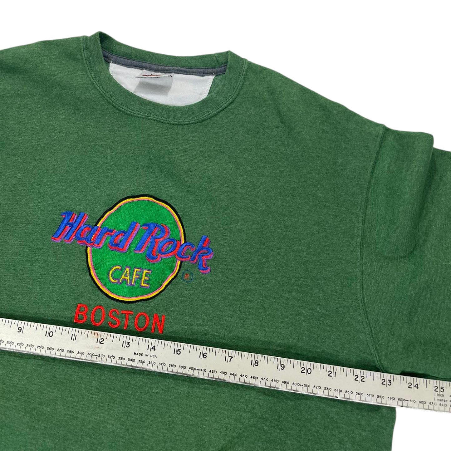 VINTAGE EMBROIDERED HARD ROCK CAFE BOSTON GREEN CREWNECK SWEATSHIRT (XL)
