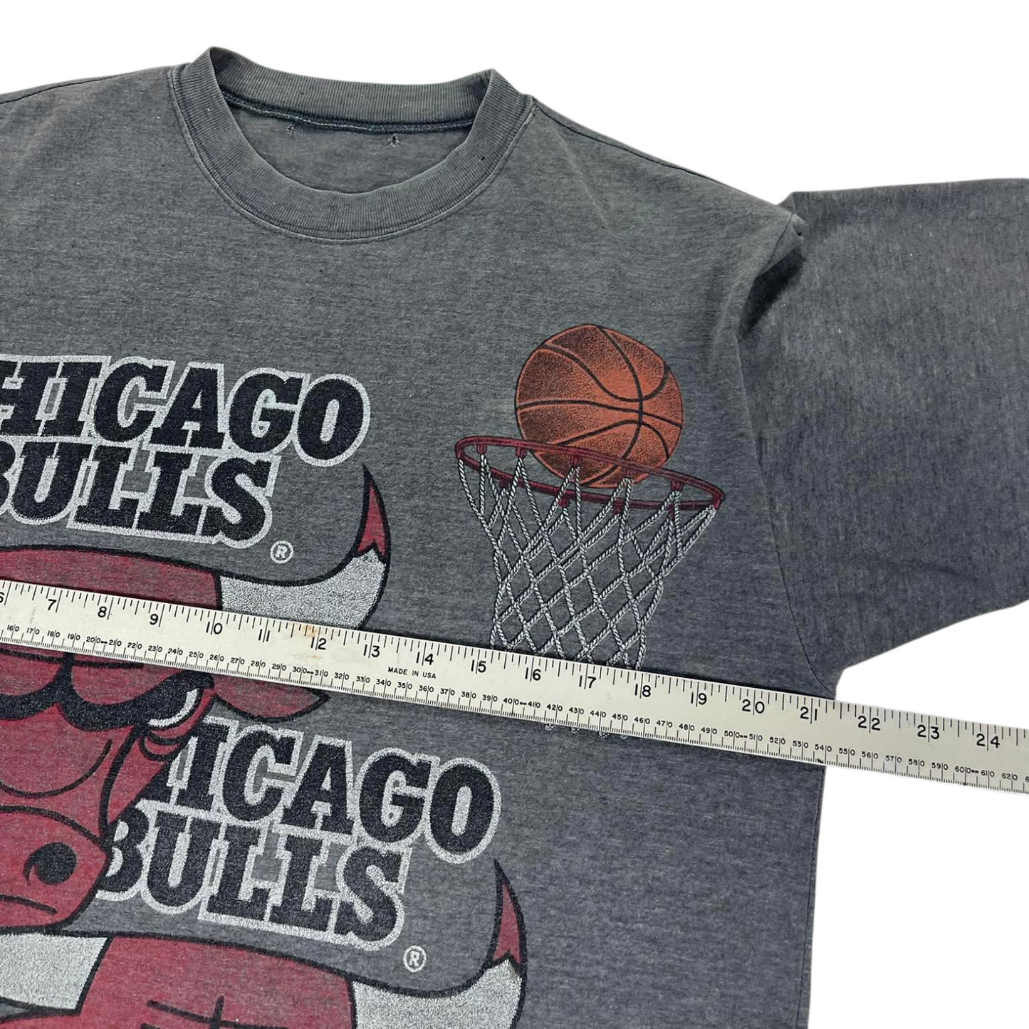 VINTAGE CHICAGO BULLS GREY MICHAEL JORDAN T-SHIRT (M)