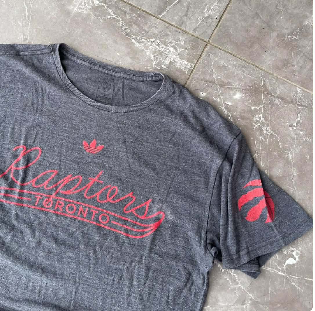 ADIDAS GREY TORONTO RAPTORS TEE (M)