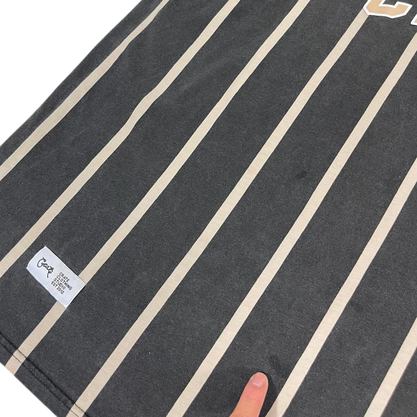 CRATE BLACK AND TAN STRIPED T-SHIRT (L)