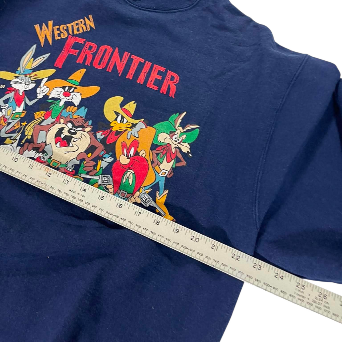 LOONEY TUNES WESTERN FRONTIER CREWNECK (L)