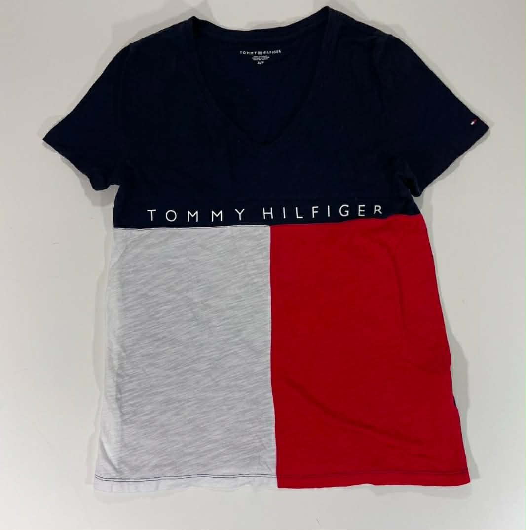 TOMMY HILFIGER RED & BLUE V-NECK T-SHIRT (S-M)