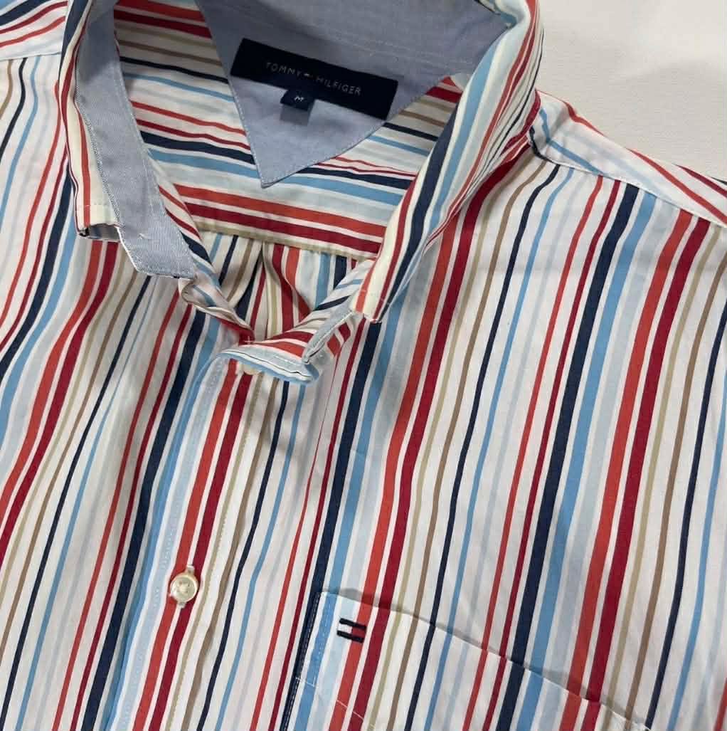VINTAGE TOMMY HILFIGER RED & BLUE STRIPED BUTTON DOWN SHIRT (M-L)