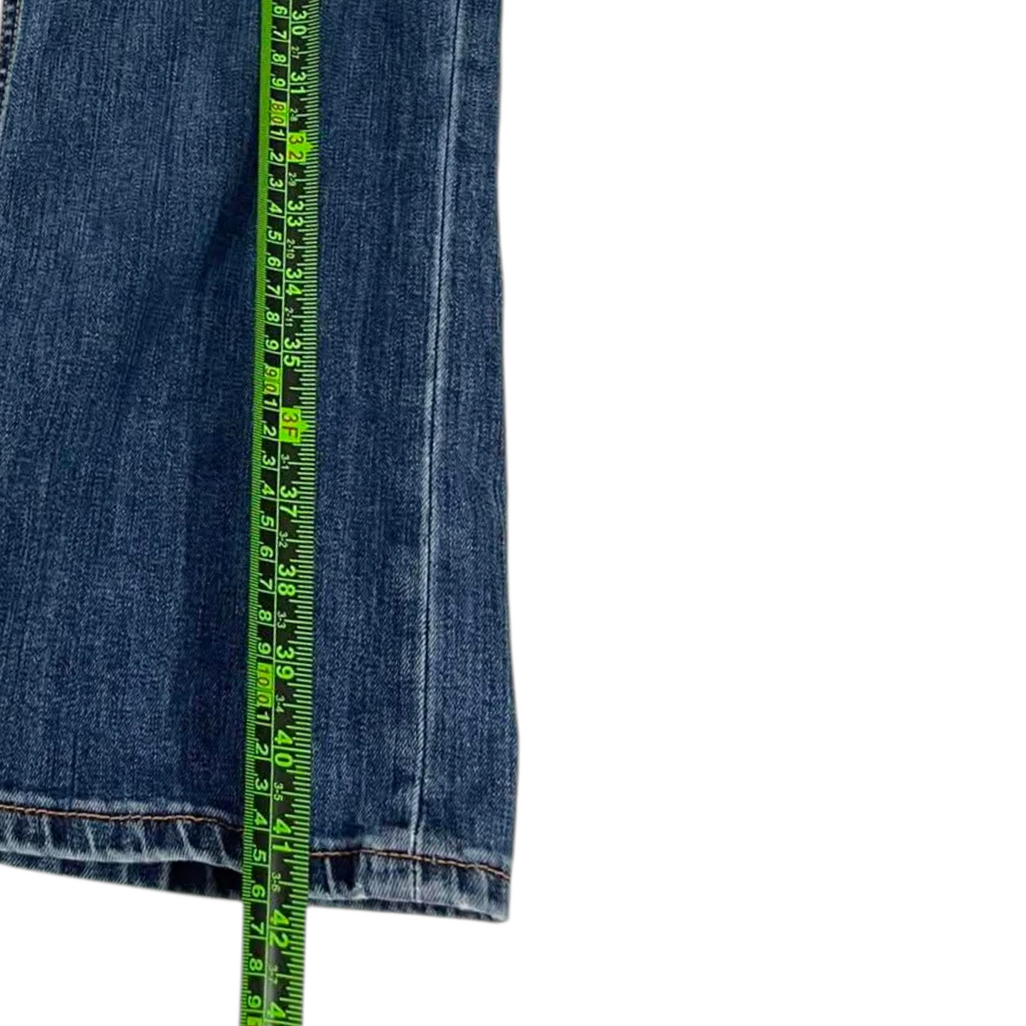 LEVI'S BLUE JEANS (32)