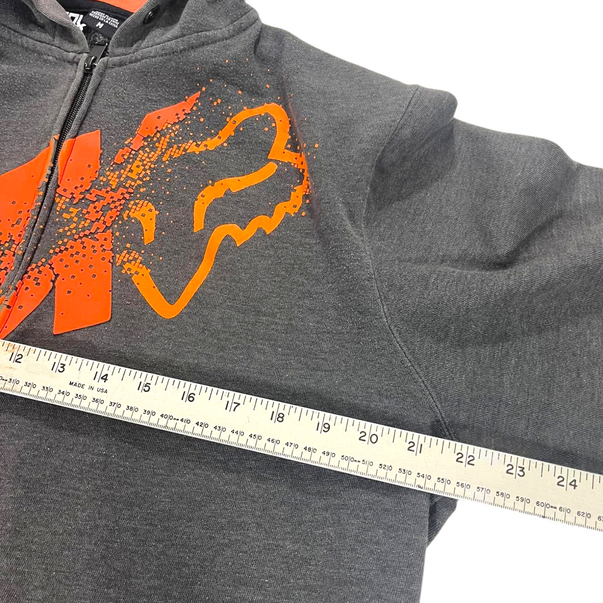 Y2K FOX GRAY ZIP UP HOODIE (M)