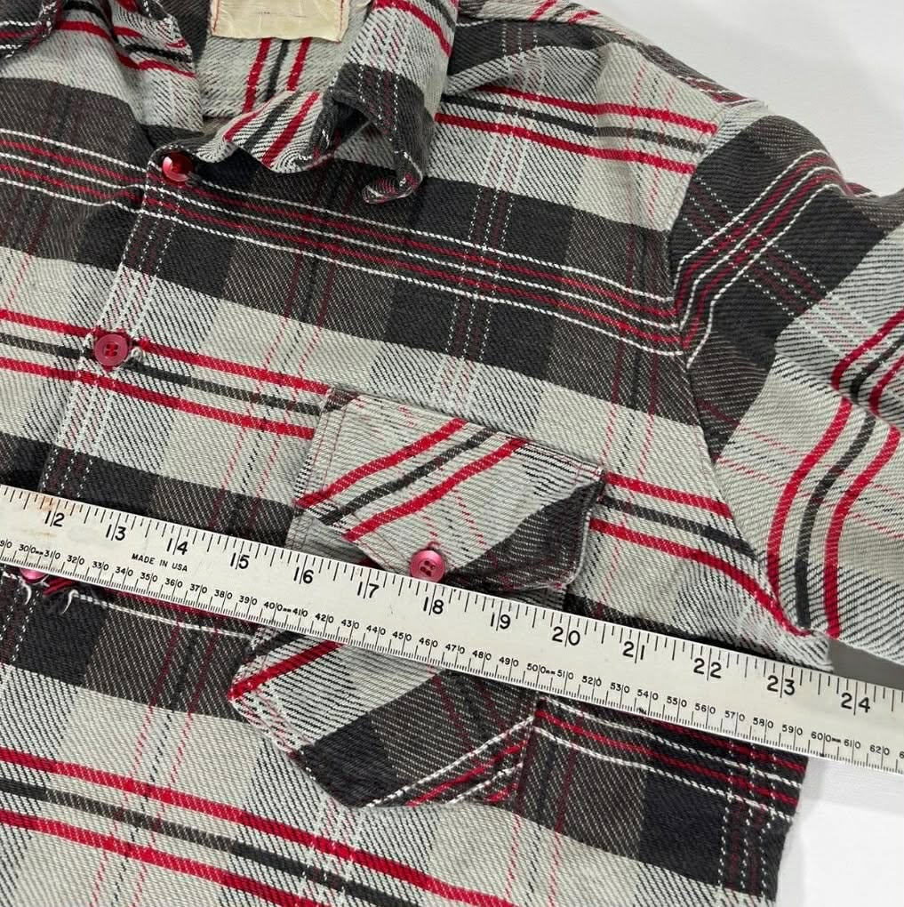 VINTAGE HEAVY MATERIAL RED AND GREY PLAID BUTTON UP SHIRT (L-XL)