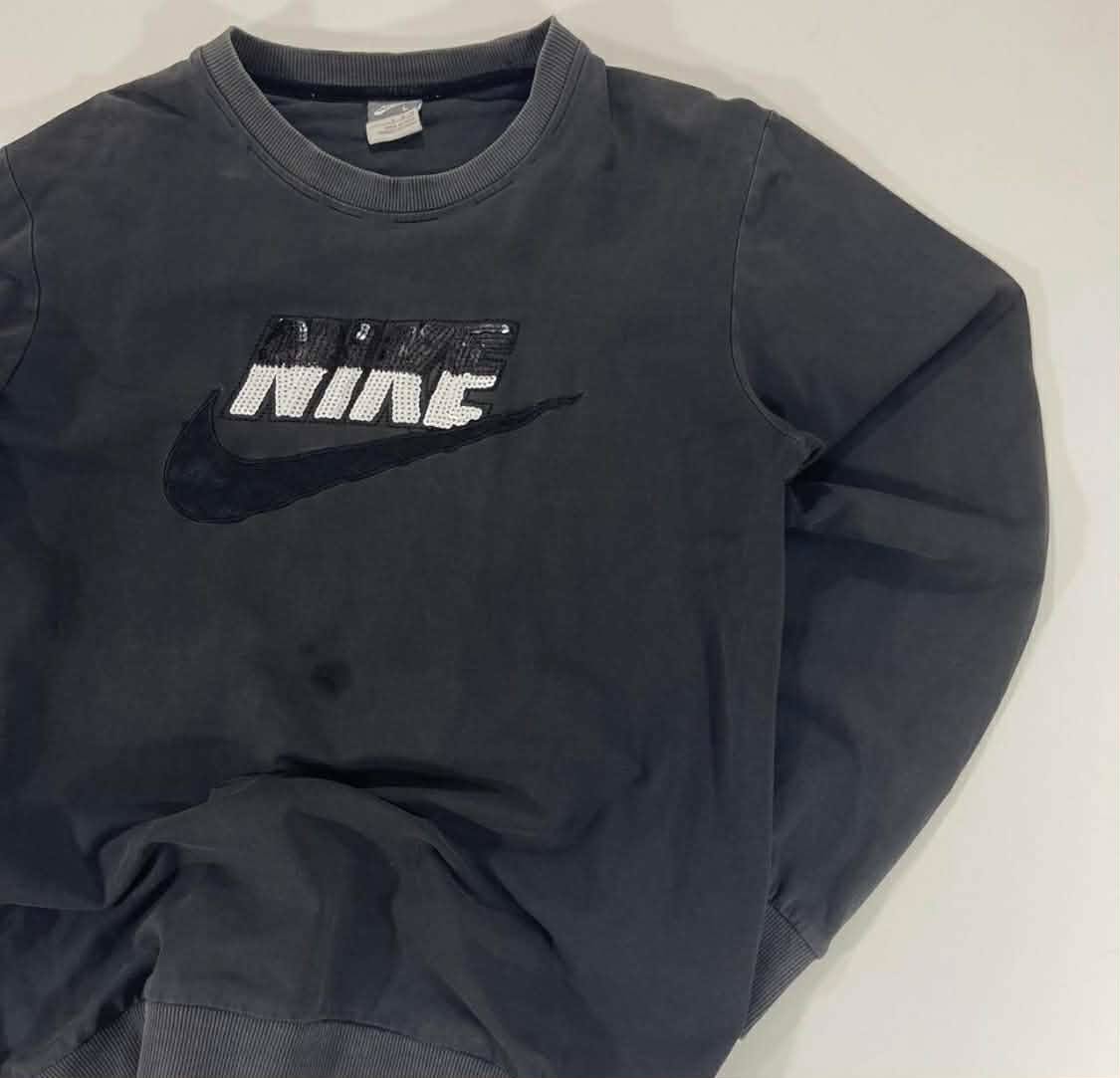 VINTAGE NIKE BLACK CREWNECK SWEATSHIRT WITH WHITE LOGO (L)