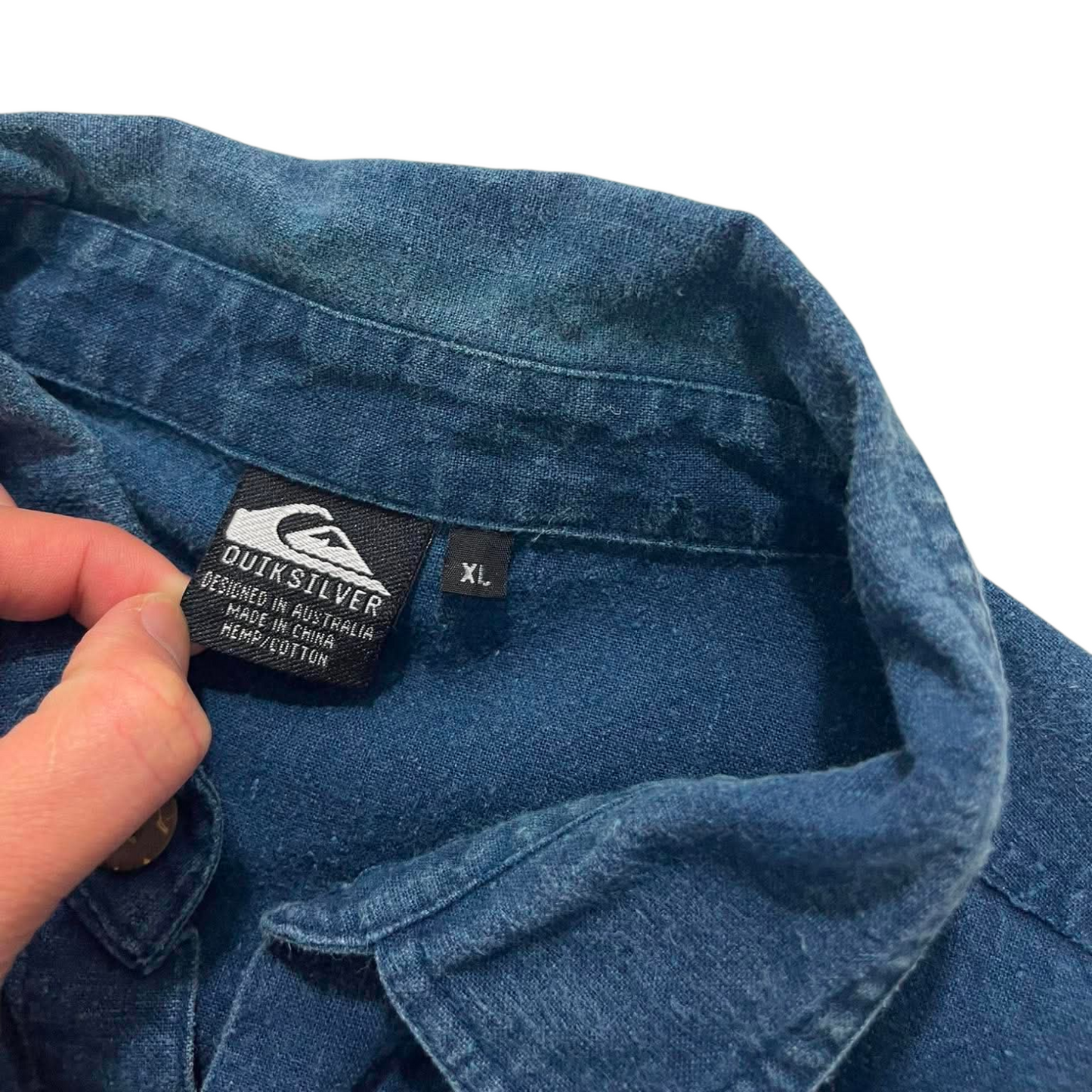QUIKSILVER DENIM BUTTON UP (XL)