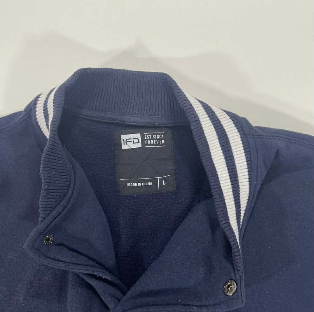 Y2K NAVY VARSITY JACKET WITH WHITE AND GREY SLEEVES (L)