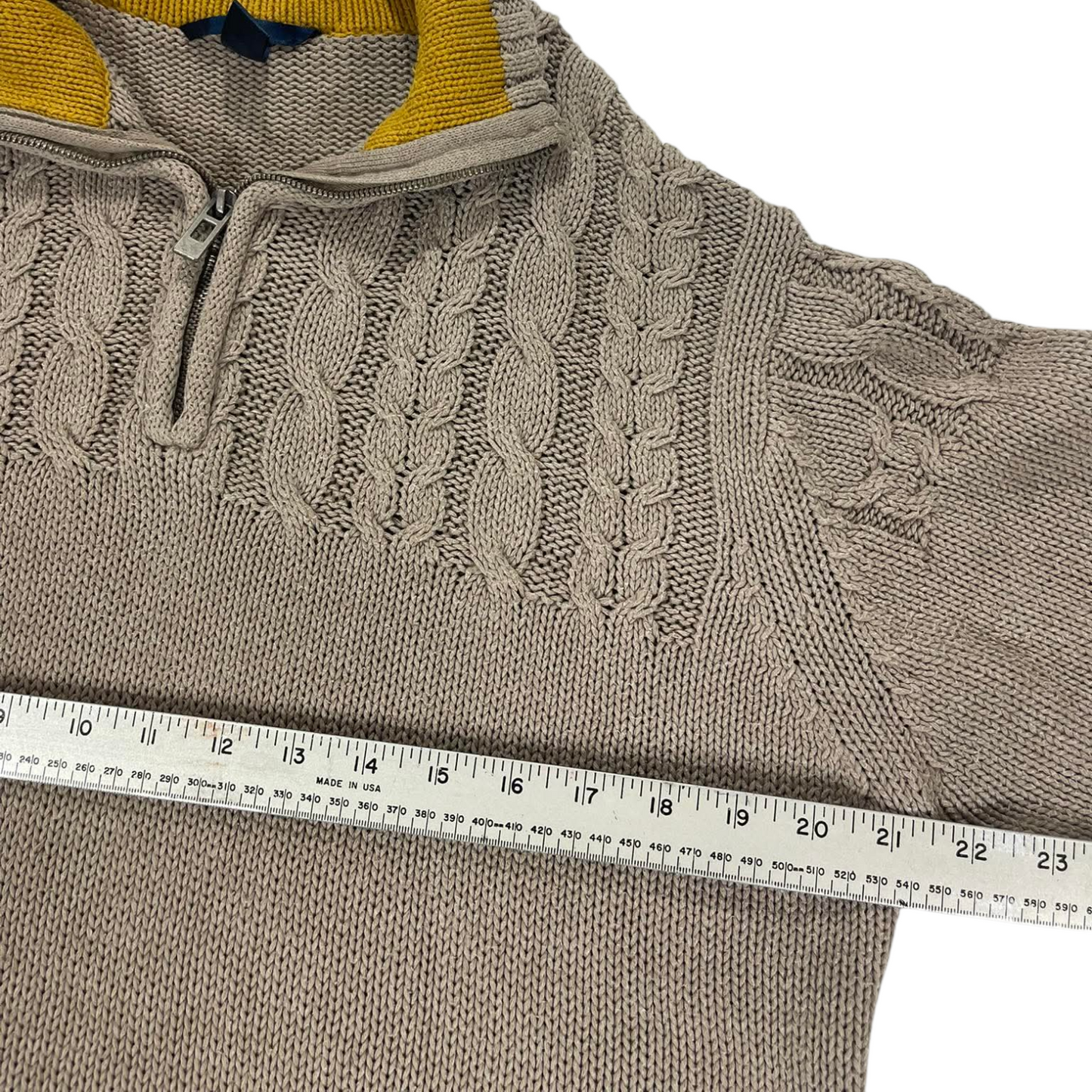 VINTAGE CABLE KNIT QUARTER ZIP SWEATER (M)