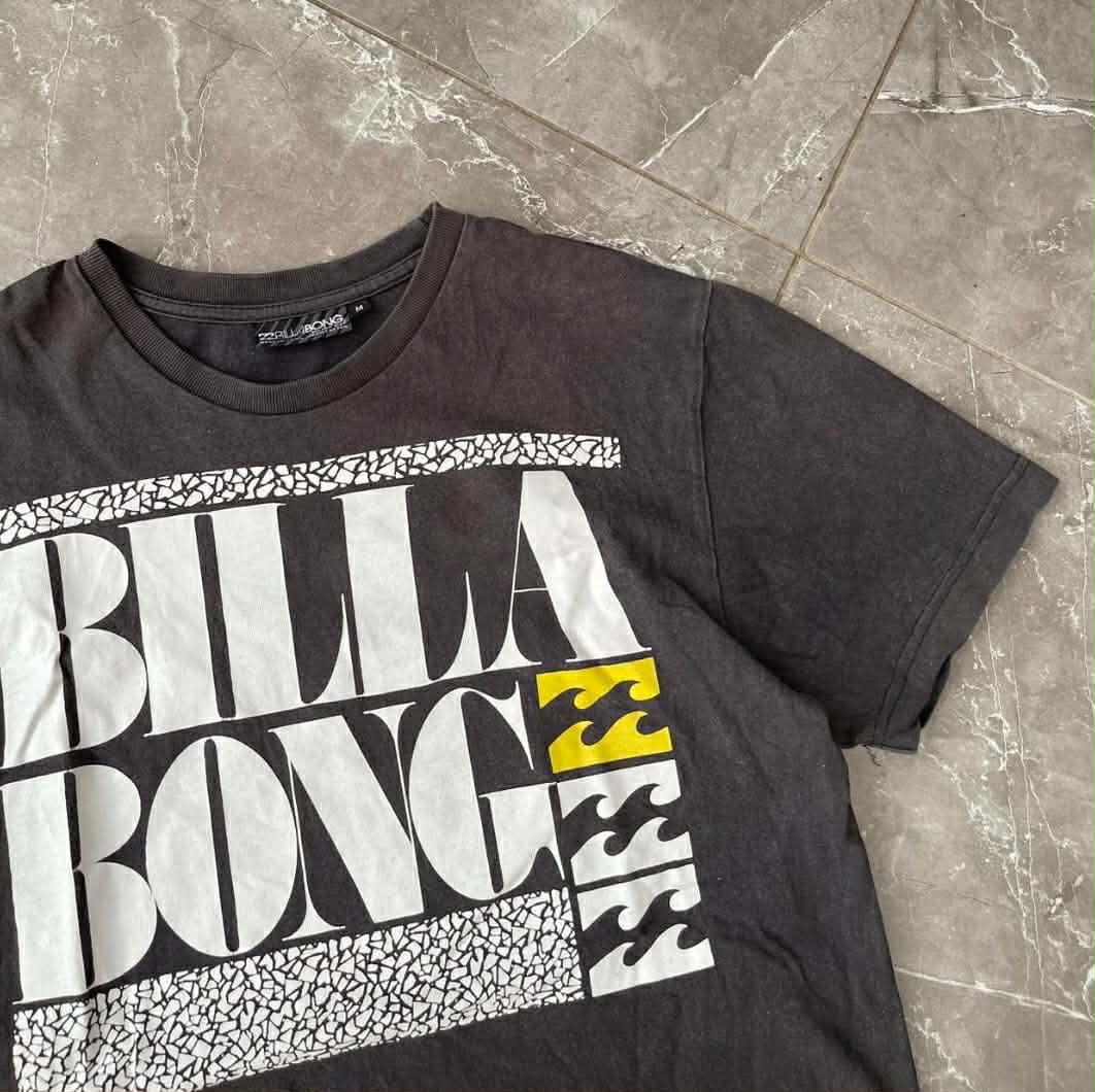 Y2K BILLABONG BLACK GRAPHIC TEE (M)