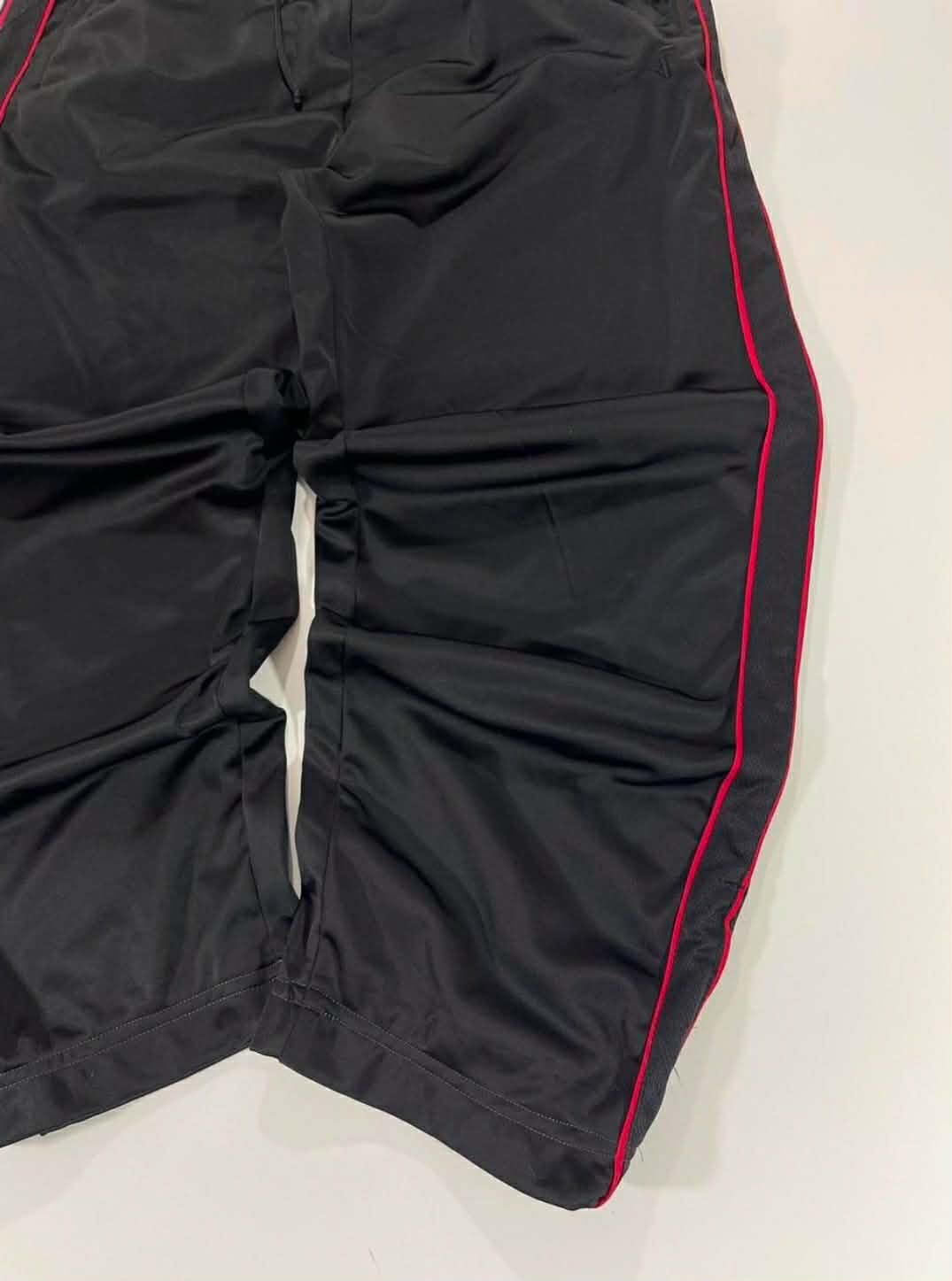 Y2K BLACK & RED TRACK PANTS WITH DRAWSTRING WAIST AND POCKETS (L)