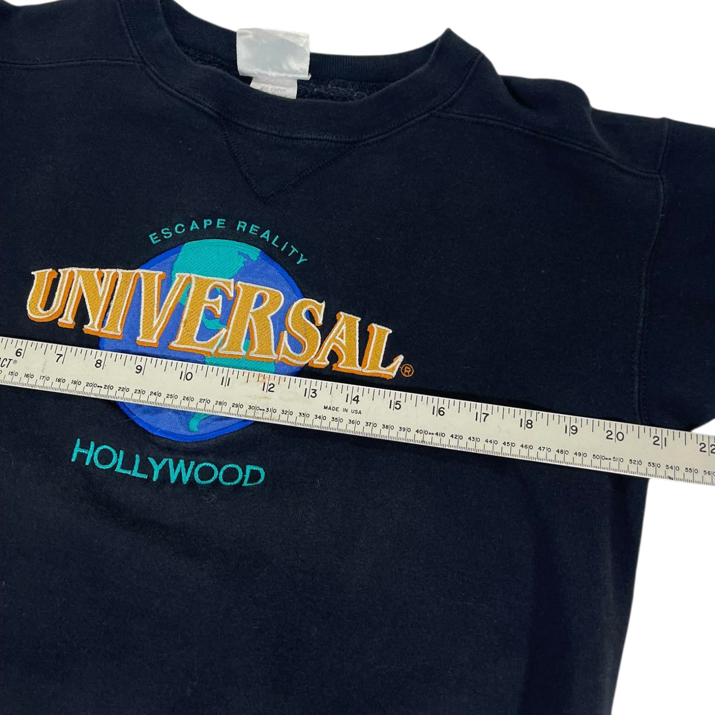 VINTAGE EMBROIDERED UNIVERSAL STUDIOS NAVY CREWNECK SWEATSHIRT (M)