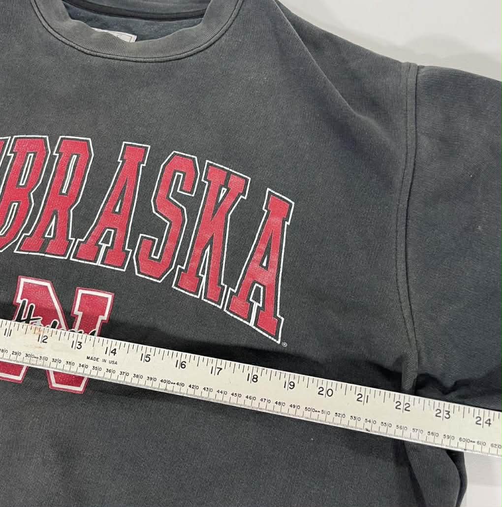 VINTAGE FADED NEBRASKA HUSKERS GREY CREWNECK SWEATSHIRT (L-XL)
