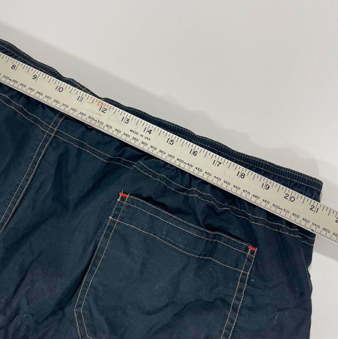 VINTAGE CHISEL NAVY BLUE CARGO SHORTS WITH ADJUSTABLE WAIST AND POCKETS (40)