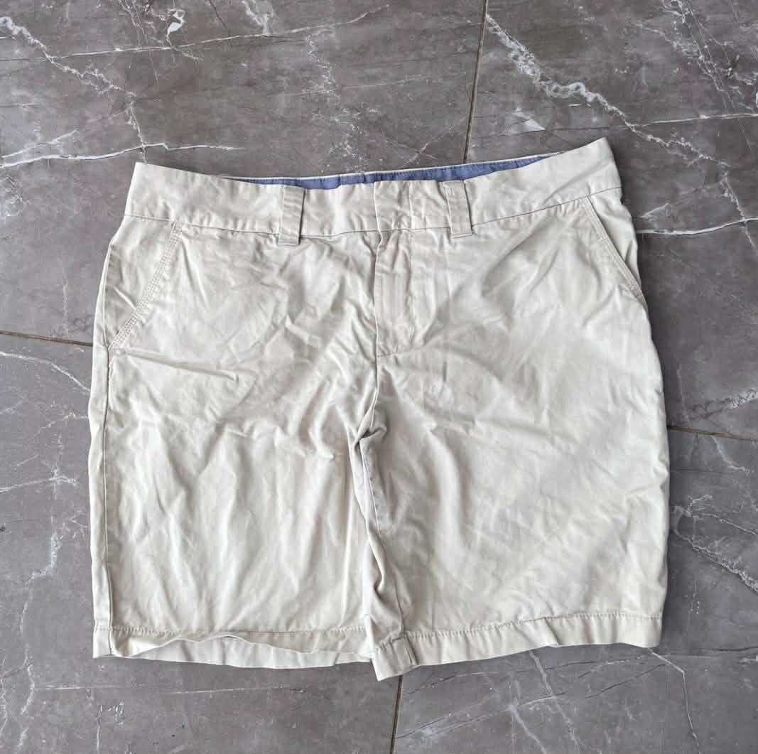 TOMMY HILFIGER TAN CHINO SHORTS (16)