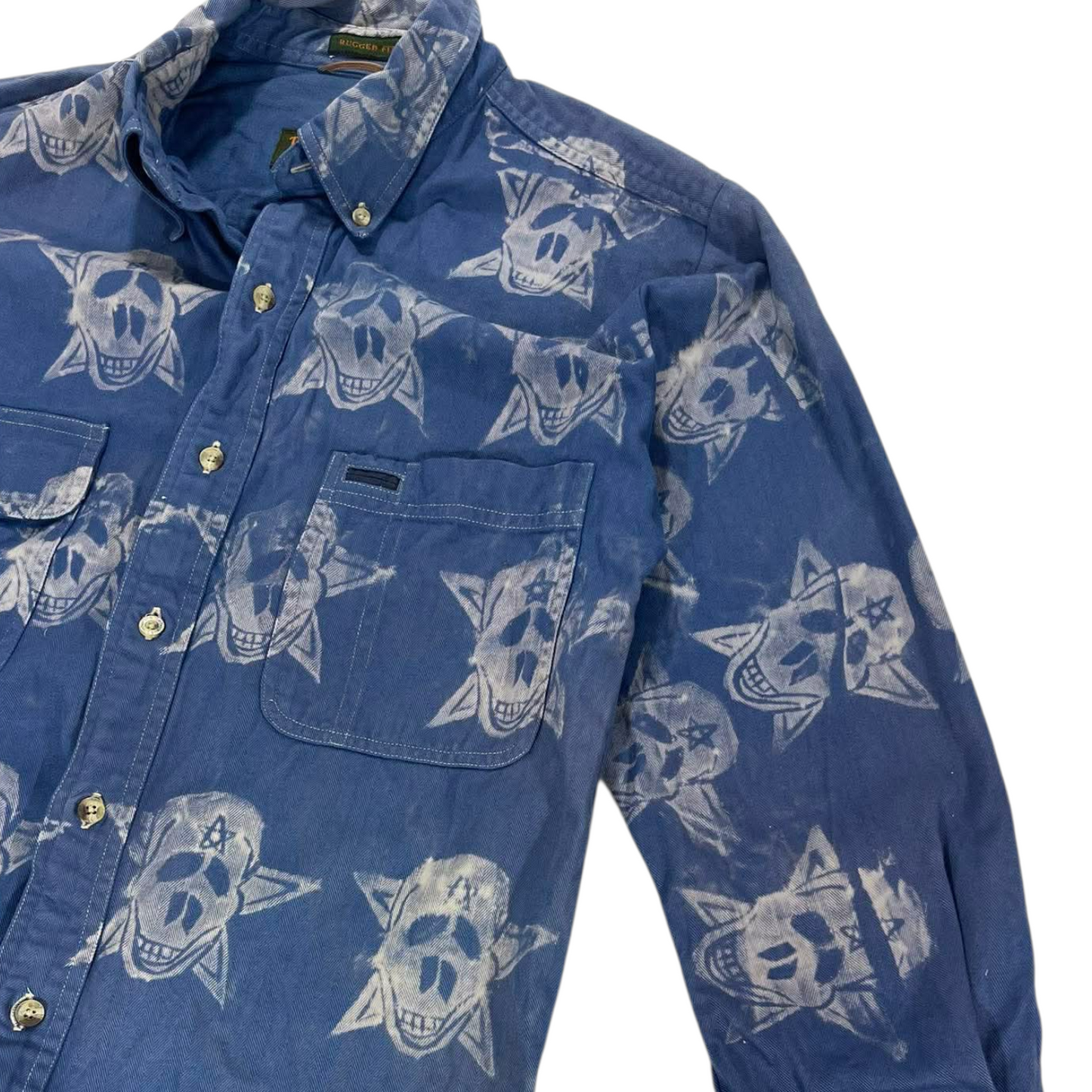 VINTAGE TIMBERLAND BLUE BUTTON UP SHIRT WITH SKULL DESIGN (M)