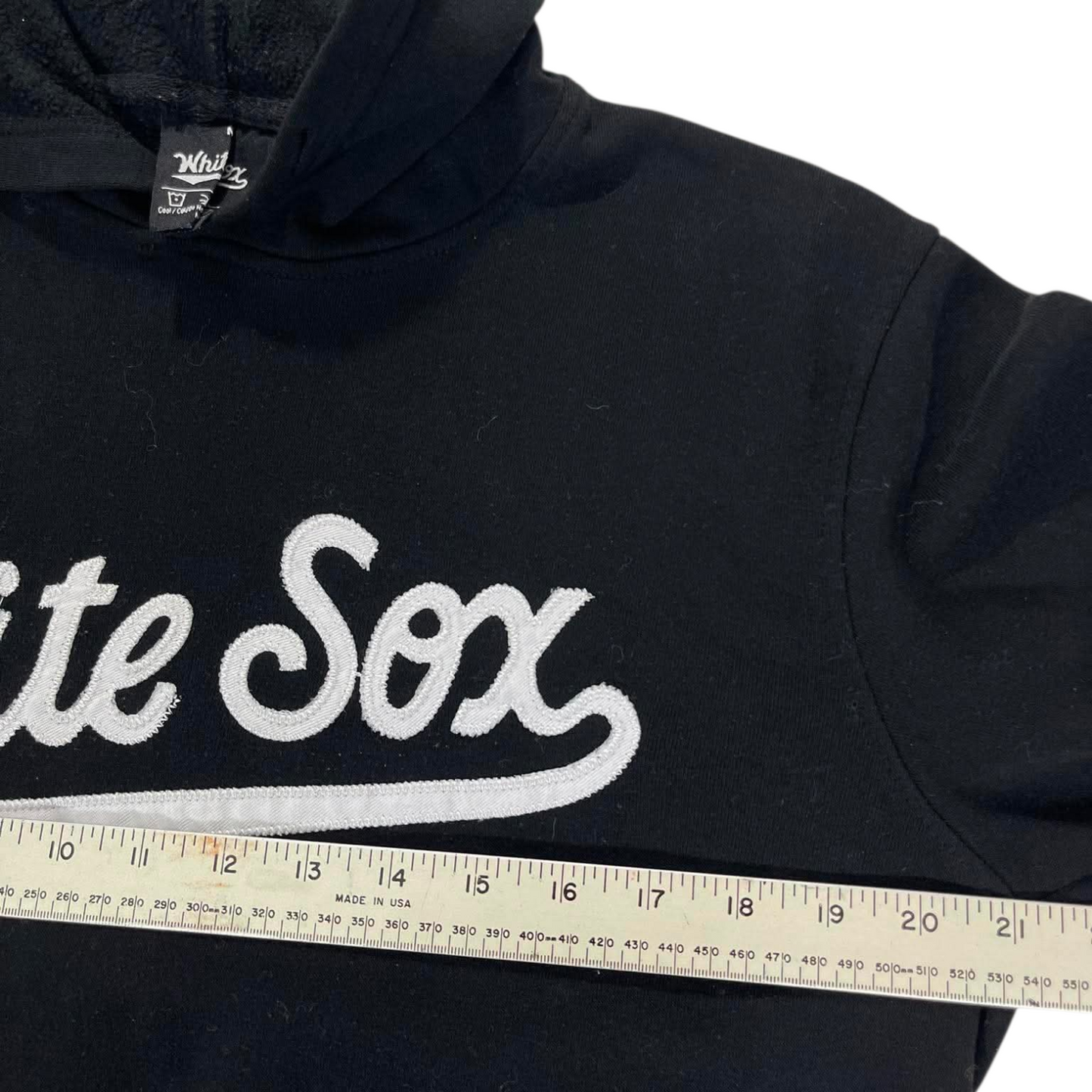 VINTAGE EMBROIDERED CHICAGO WHITE SOX BLACK ZIP UP HOODIE (M)