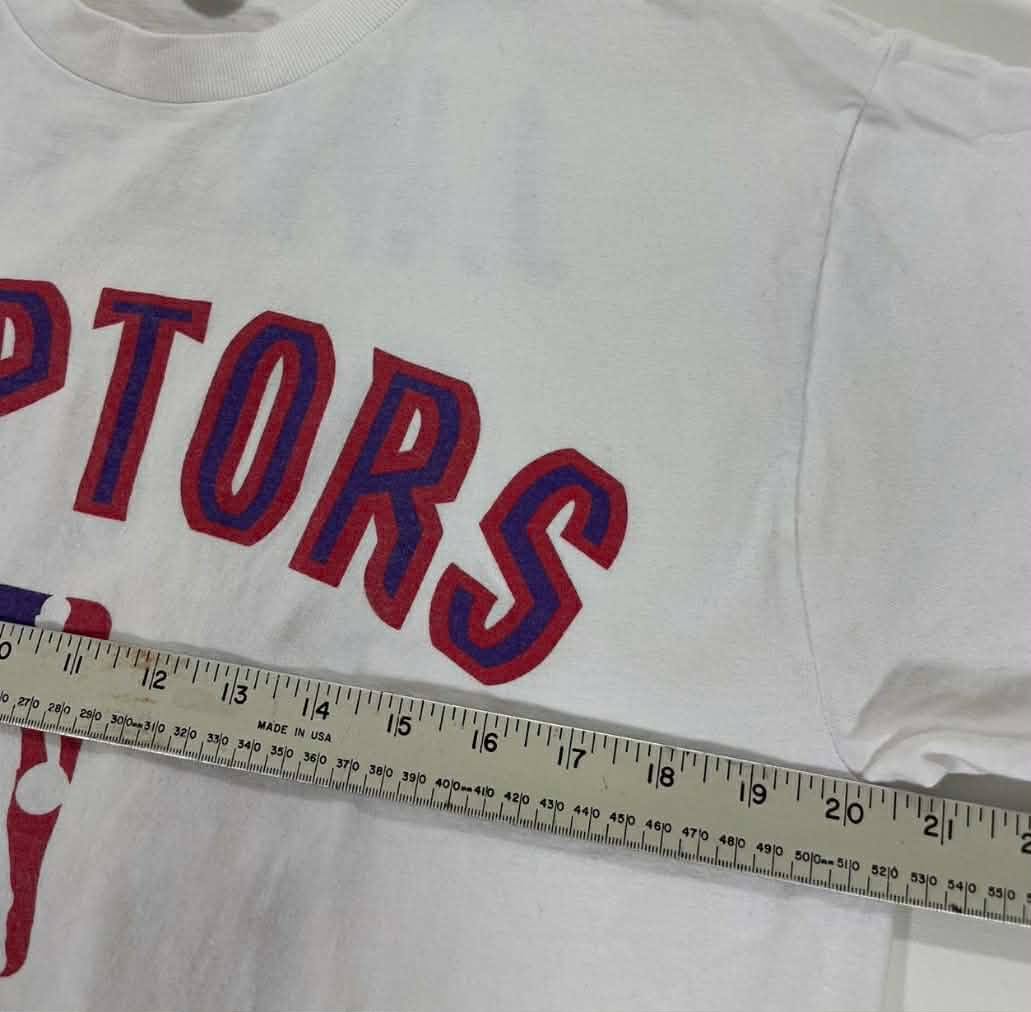 VINTAGE J WILLIAMS NBA TORONTO RAPTORS WHITE T-SHIRT (M-L)