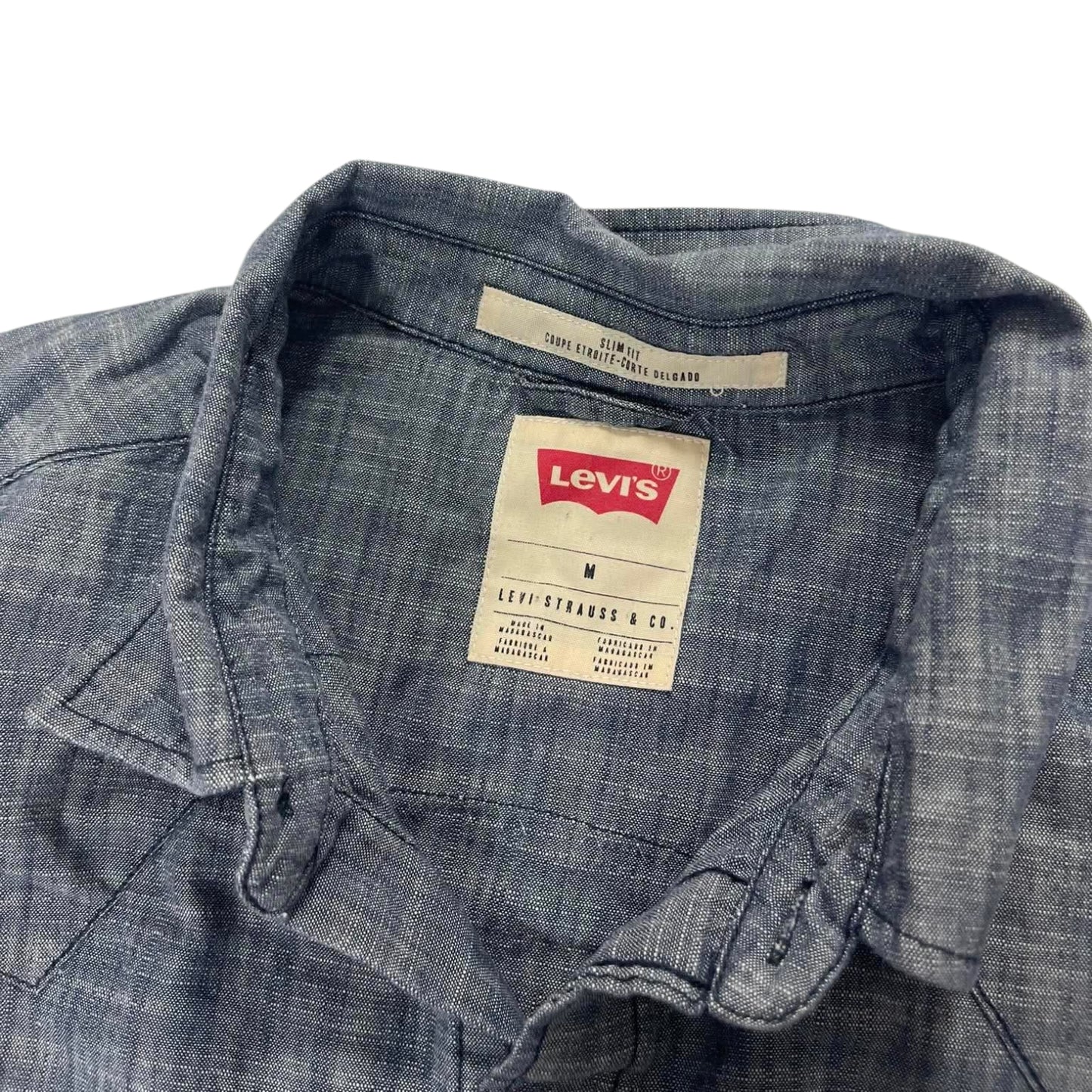 LEVI'S BLUE DENIM BUTTON UP SHIRT (M-L)