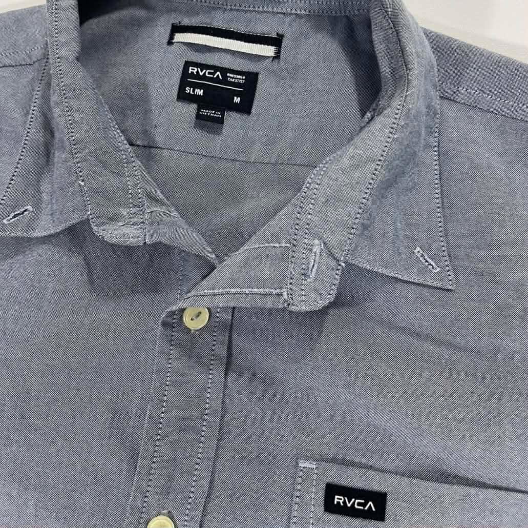 RVCA BLUE BUTTON UP SHIRT (M)