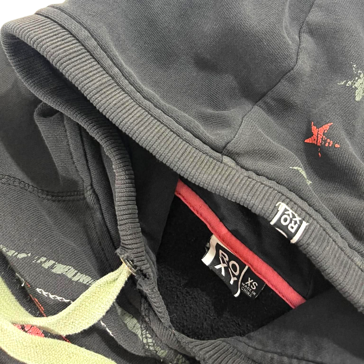 Y2K TRASHED VIBES ROXY BLACK HOODIE (XS - SMALL)