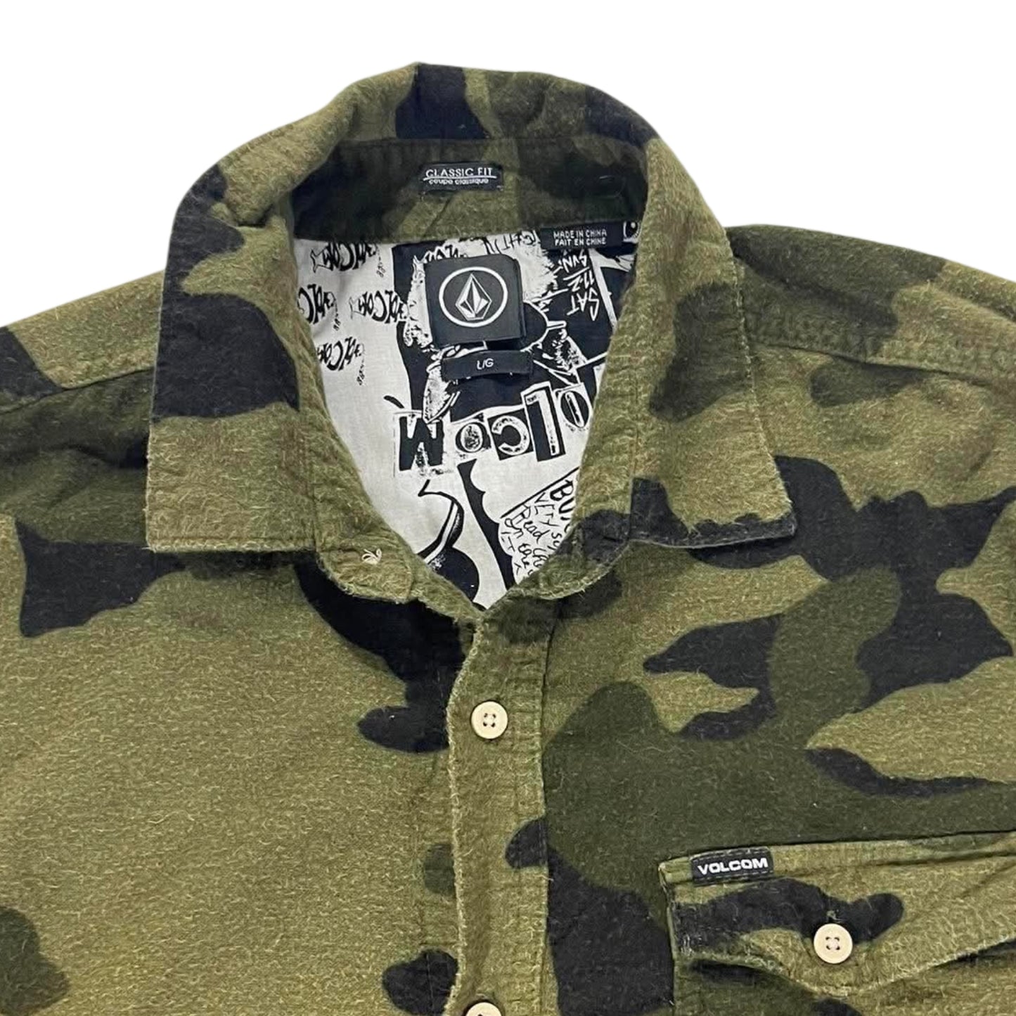 Y2K VOLCOM CAMO BUTTON UP SHIRT (L)